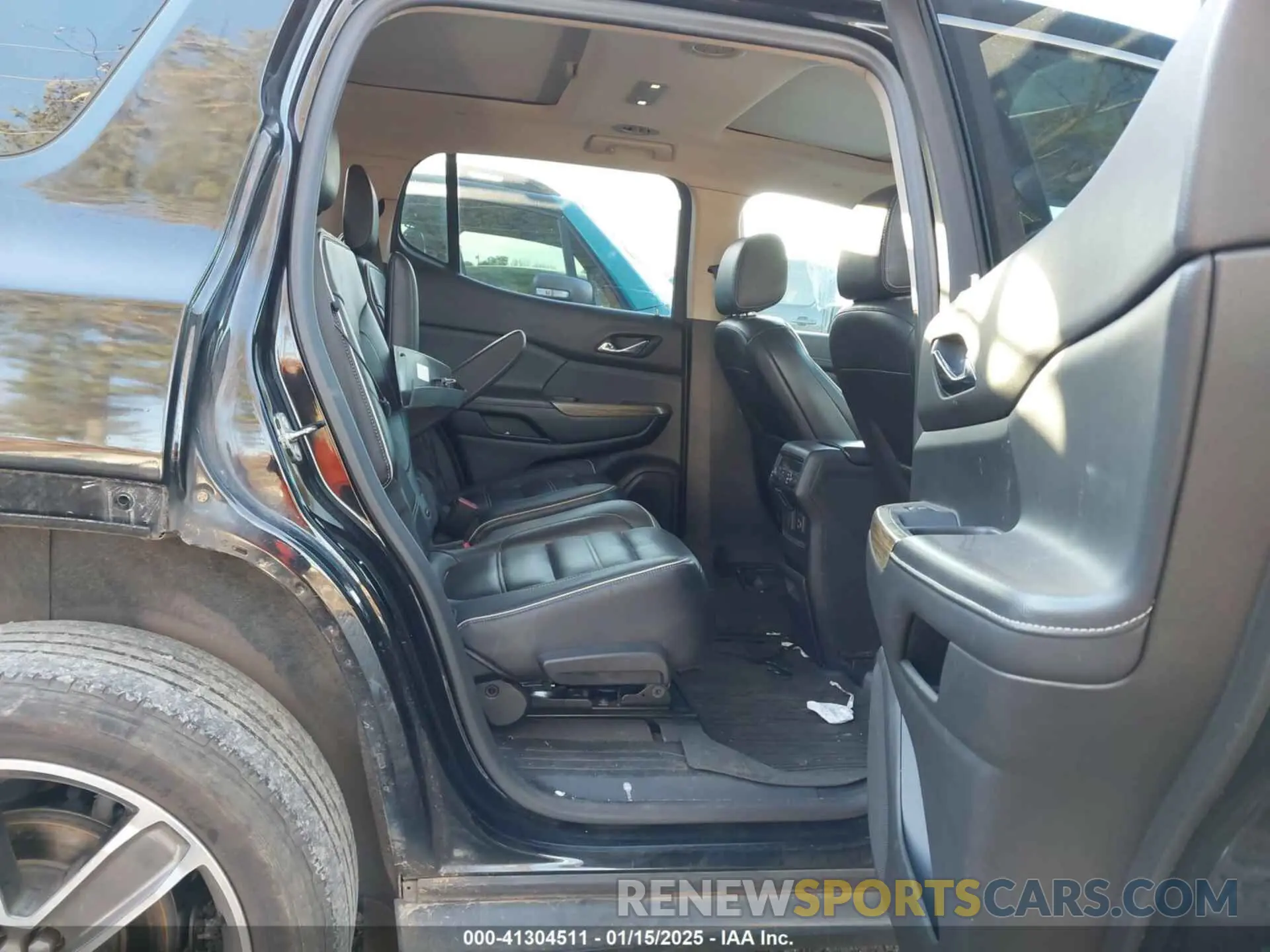 8 Photograph of a damaged car 1GKKNPLS9KZ204881 GMC ACADIA 2019