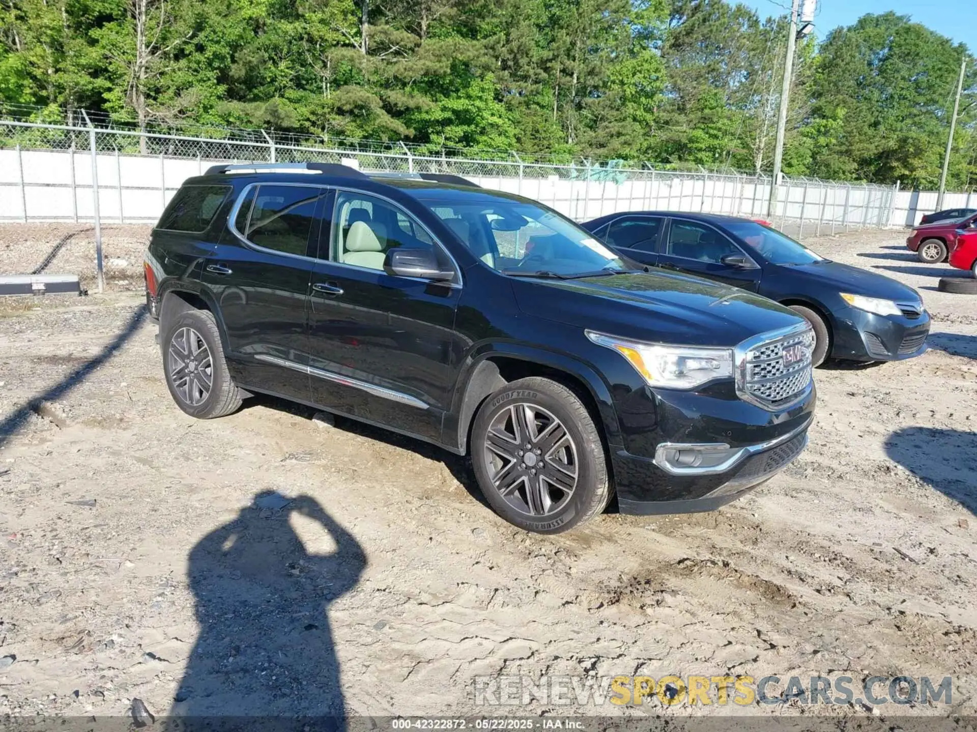 1 Photograph of a damaged car 1GKKNPLSXKZ105292 GMC ACADIA 2019