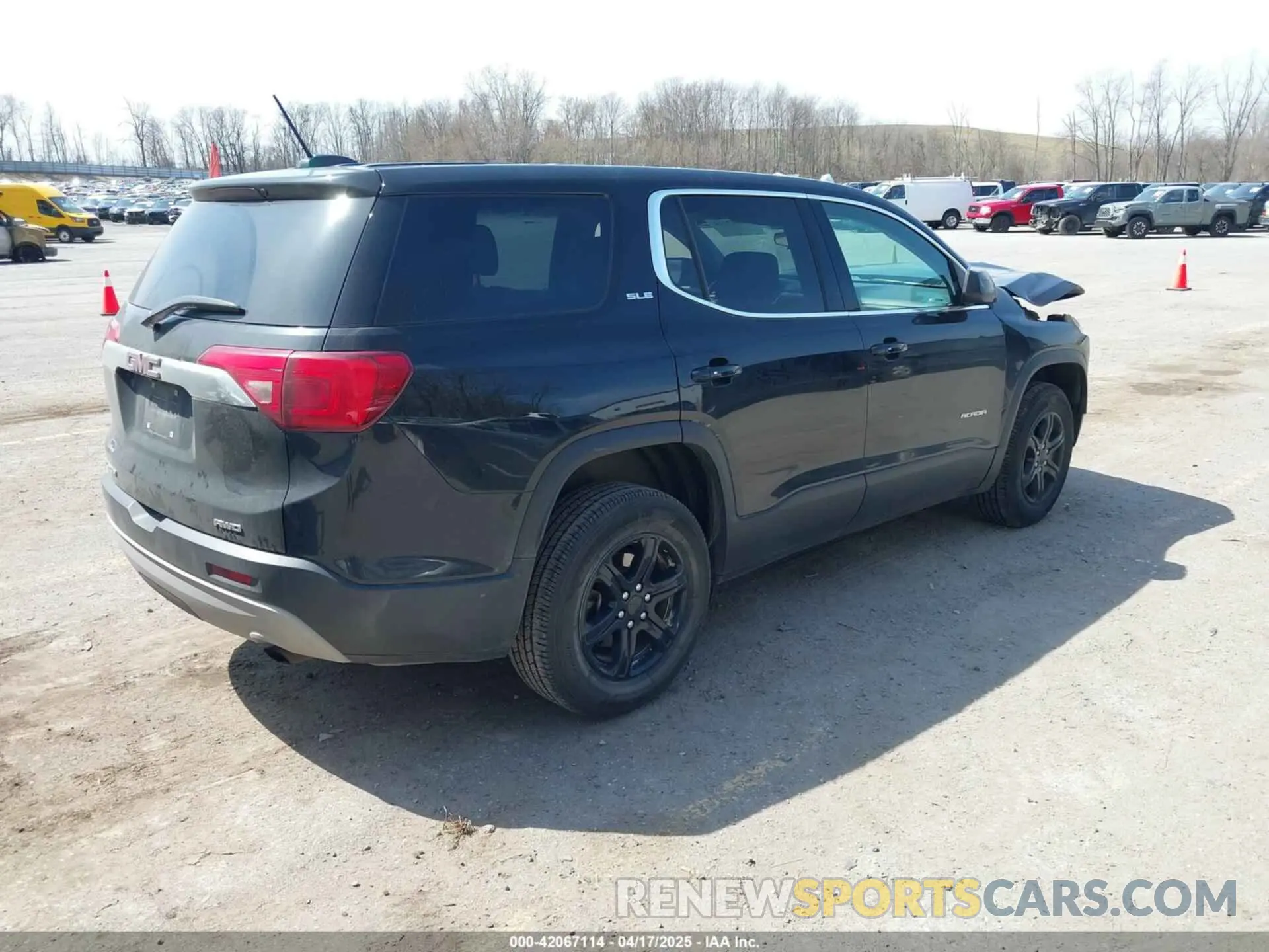 4 Photograph of a damaged car 1GKKNRLA4KZ148111 GMC ACADIA 2019