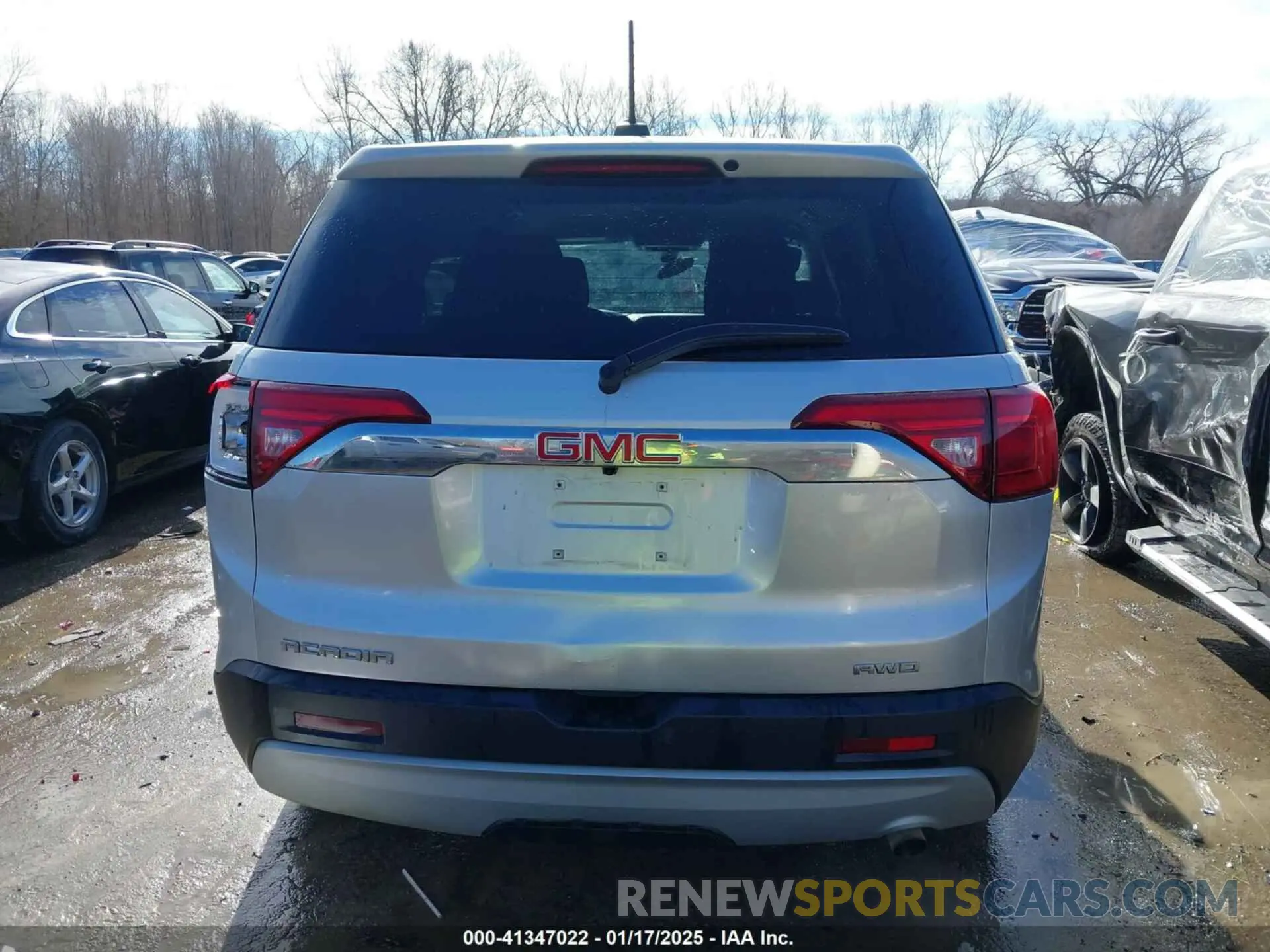 17 Photograph of a damaged car 1GKKNRLA6KZ272882 GMC ACADIA 2019