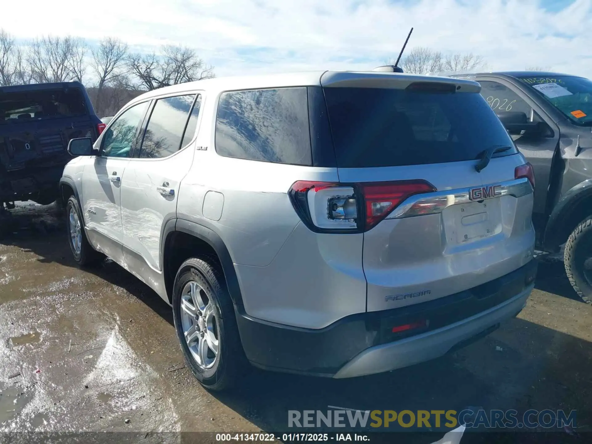 3 Photograph of a damaged car 1GKKNRLA6KZ272882 GMC ACADIA 2019