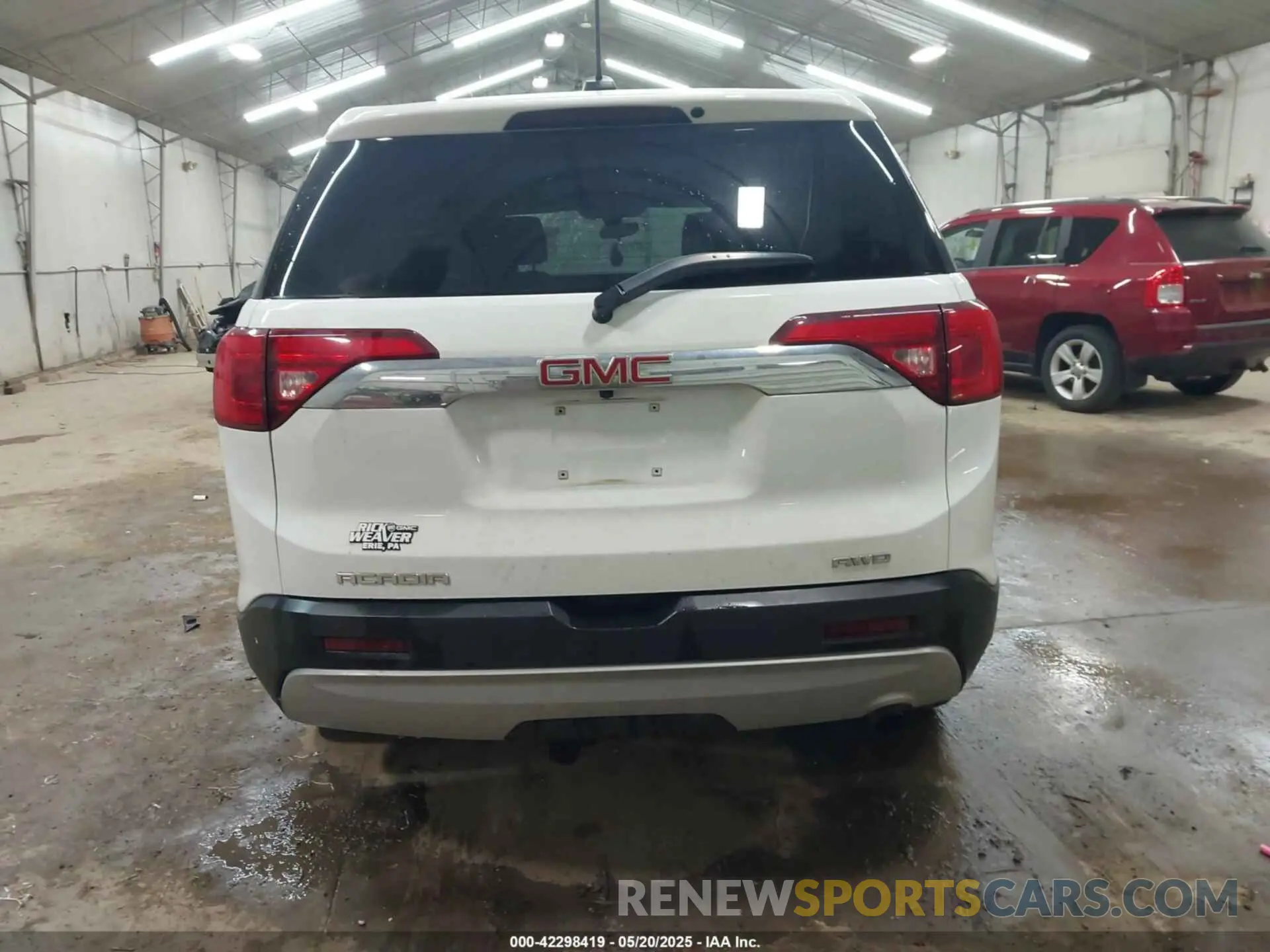 16 Photograph of a damaged car 1GKKNRLAXKZ299194 GMC ACADIA 2019