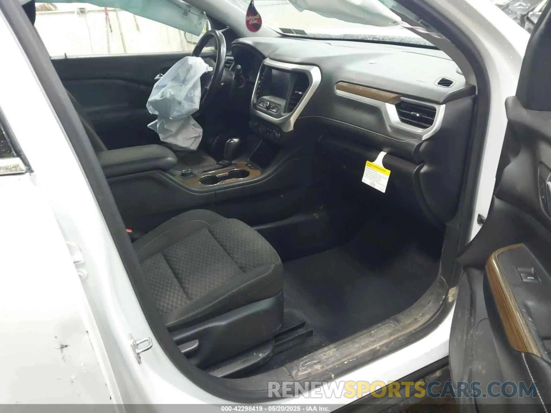5 Photograph of a damaged car 1GKKNRLAXKZ299194 GMC ACADIA 2019