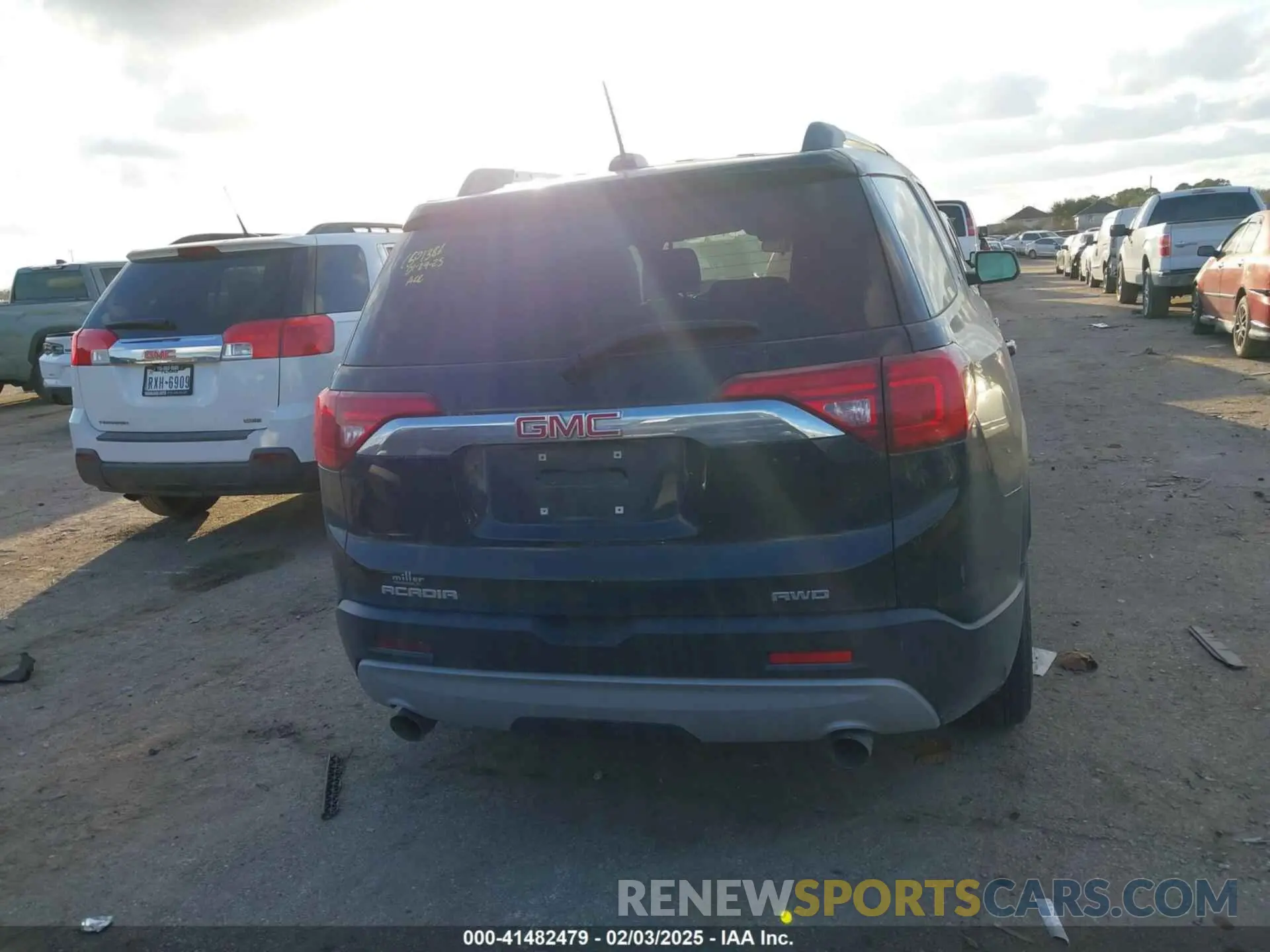 16 Photograph of a damaged car 1GKKNSLS8KZ207788 GMC ACADIA 2019