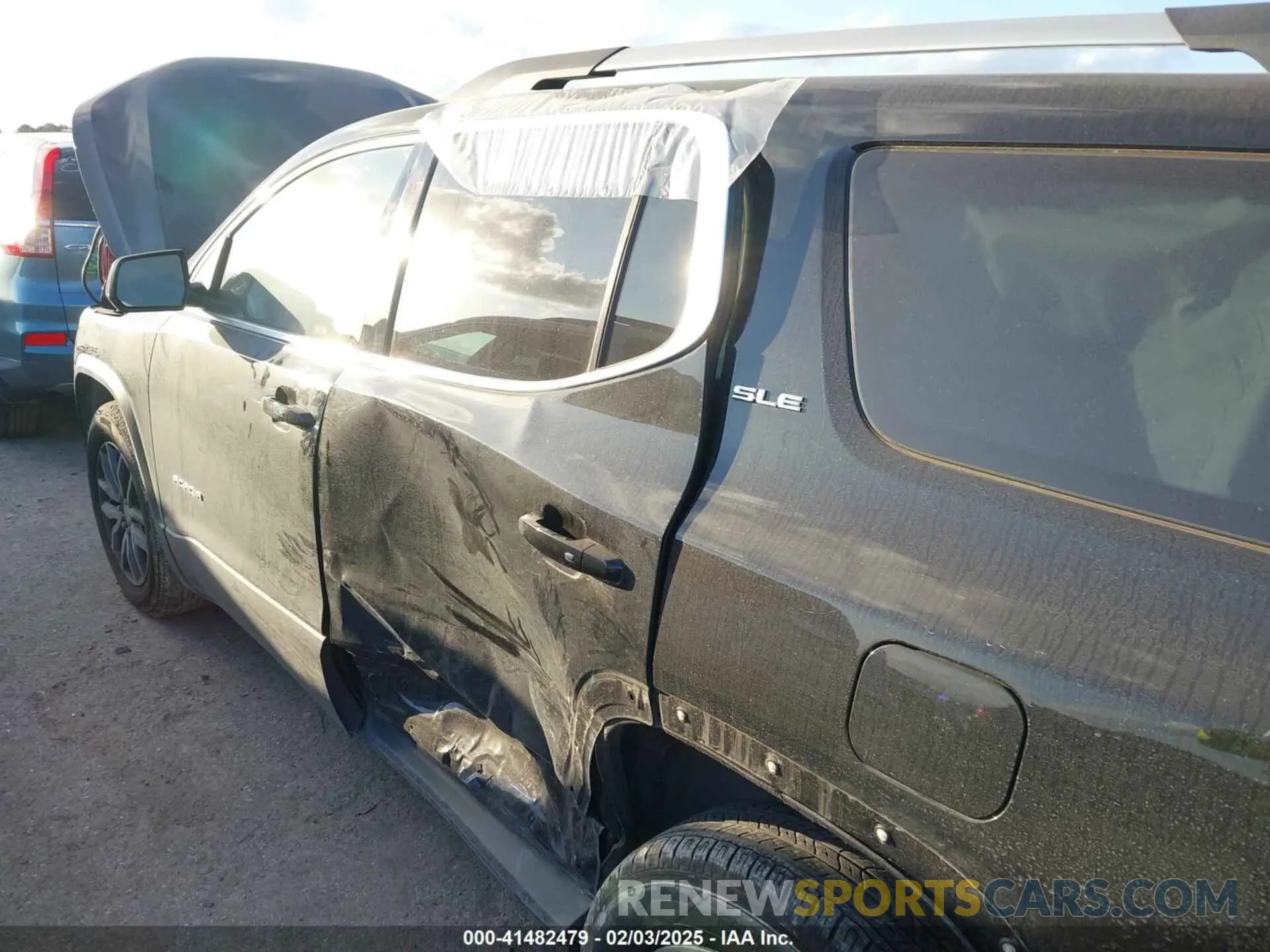 17 Photograph of a damaged car 1GKKNSLS8KZ207788 GMC ACADIA 2019