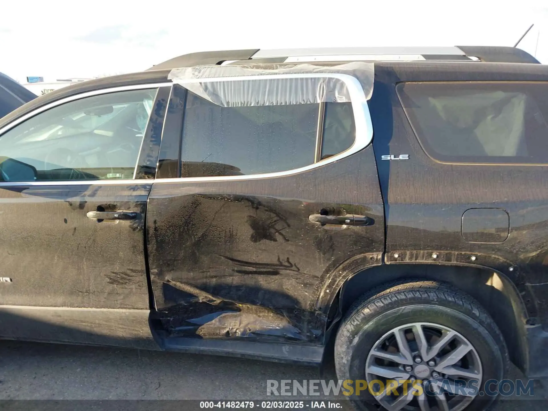 18 Photograph of a damaged car 1GKKNSLS8KZ207788 GMC ACADIA 2019