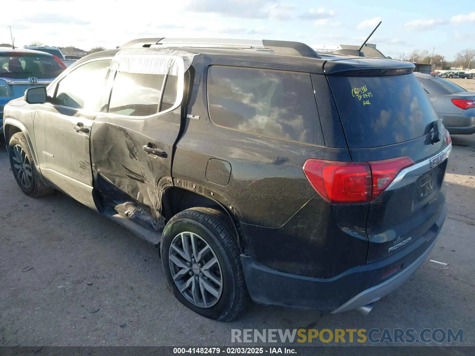 3 Photograph of a damaged car 1GKKNSLS8KZ207788 GMC ACADIA 2019