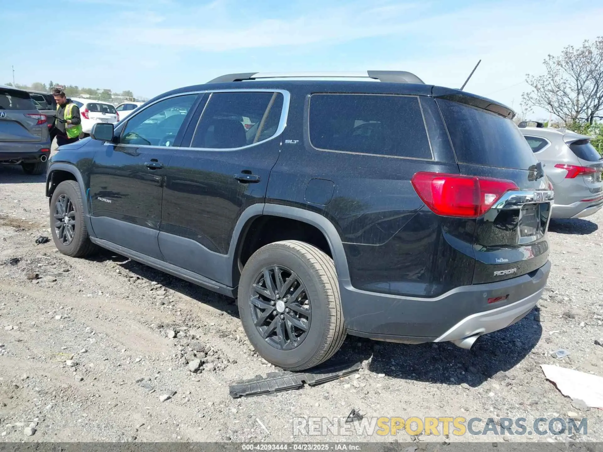 3 Photograph of a damaged car 1GKKNULS2KZ114485 GMC ACADIA 2019