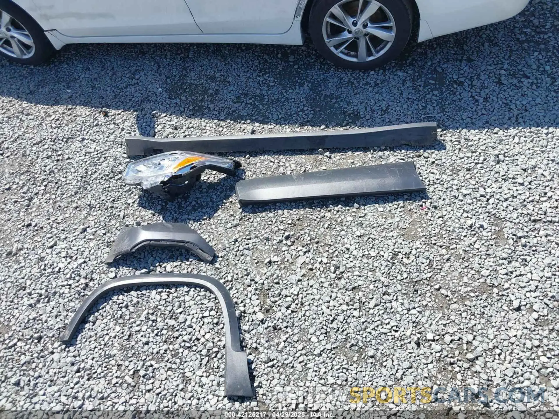 11 Photograph of a damaged car 1GKKNULS2KZ263222 GMC ACADIA 2019