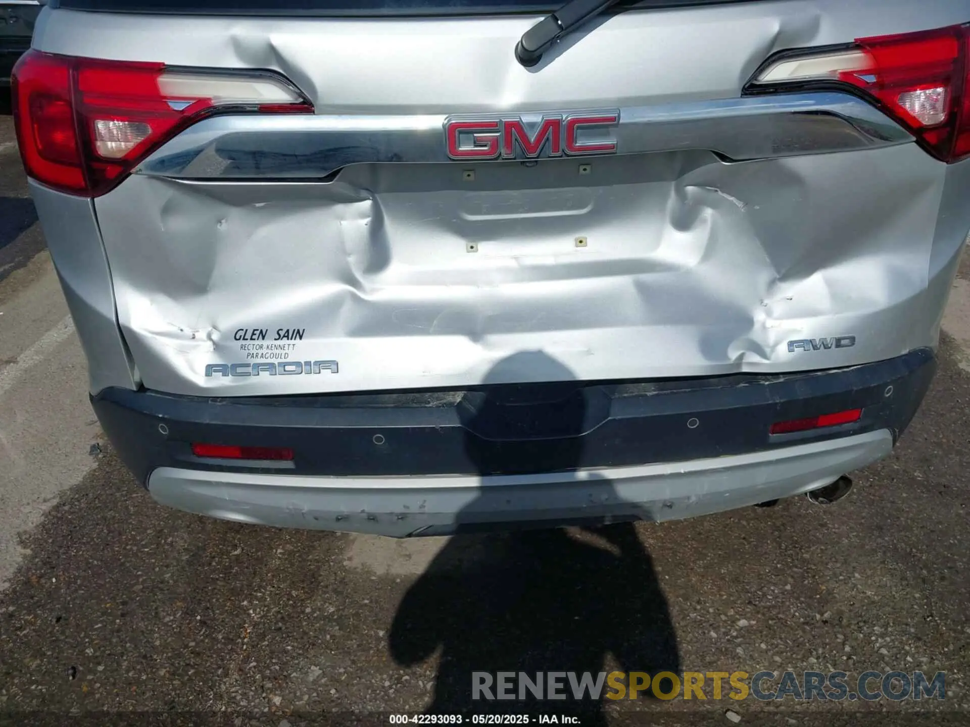6 Photograph of a damaged car 1GKKNULS7KZ193894 GMC ACADIA 2019
