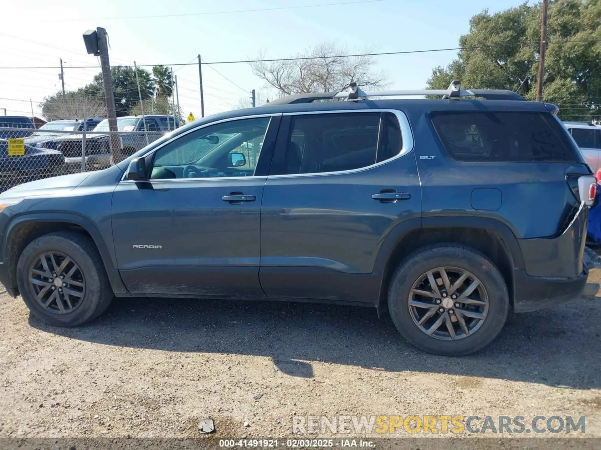 14 Photograph of a damaged car 1GKKNULS7KZ271767 GMC ACADIA 2019