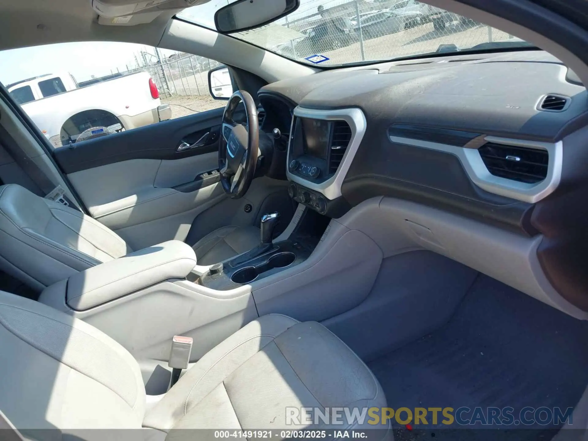 5 Photograph of a damaged car 1GKKNULS7KZ271767 GMC ACADIA 2019
