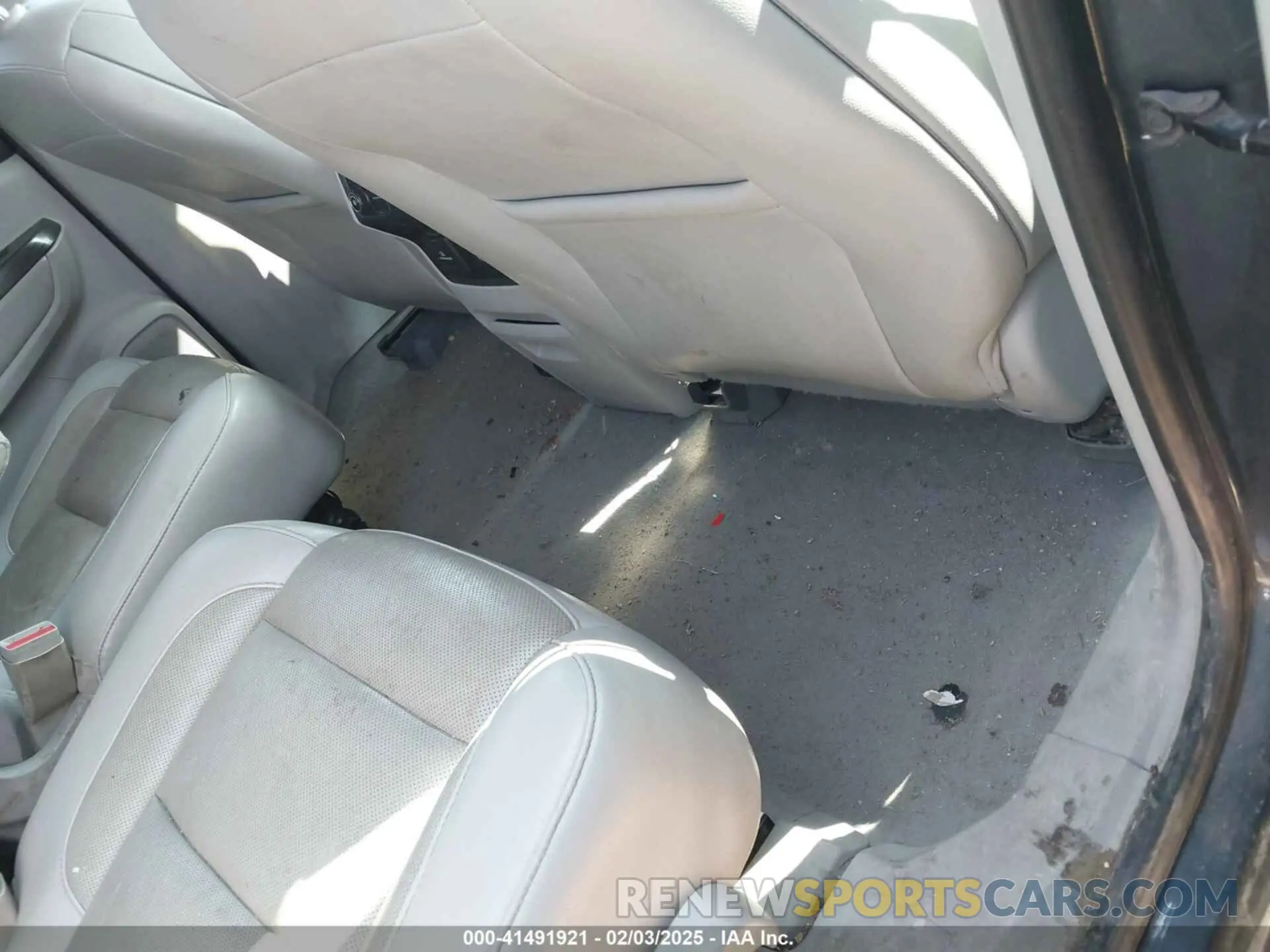 8 Photograph of a damaged car 1GKKNULS7KZ271767 GMC ACADIA 2019