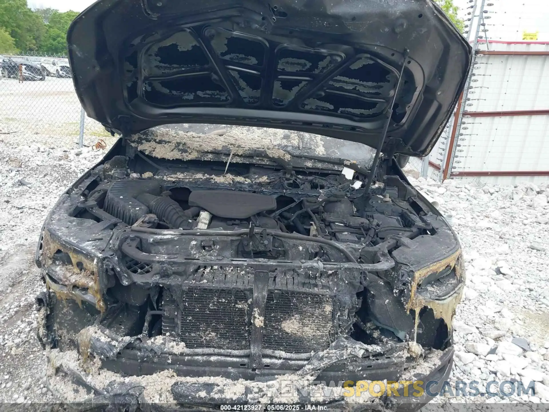 10 Photograph of a damaged car 1GKKNVLS6KZ158317 GMC ACADIA 2019