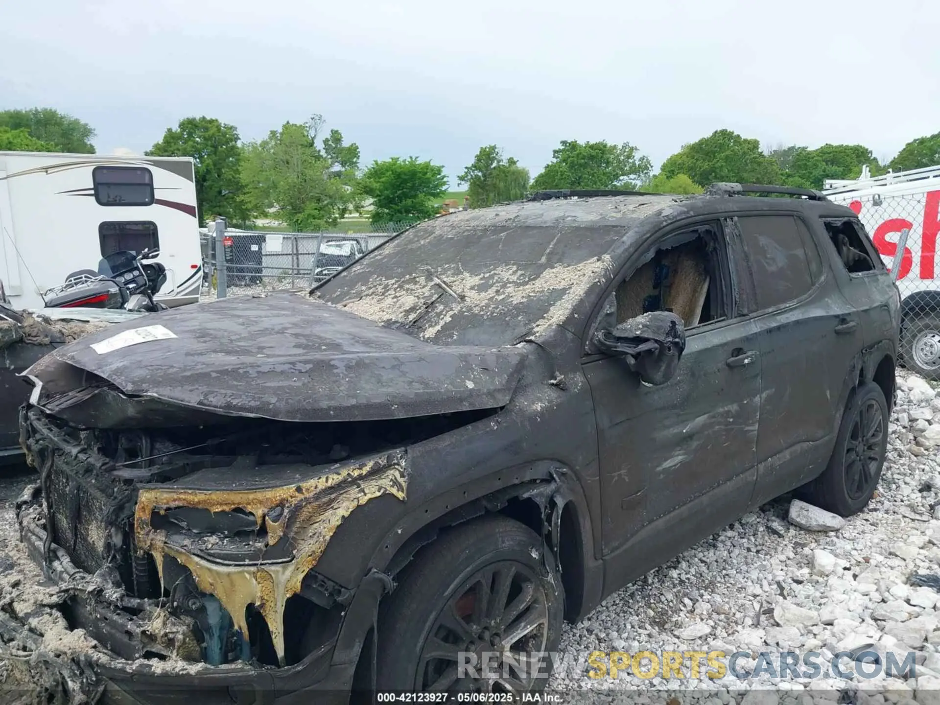 6 Photograph of a damaged car 1GKKNVLS6KZ158317 GMC ACADIA 2019