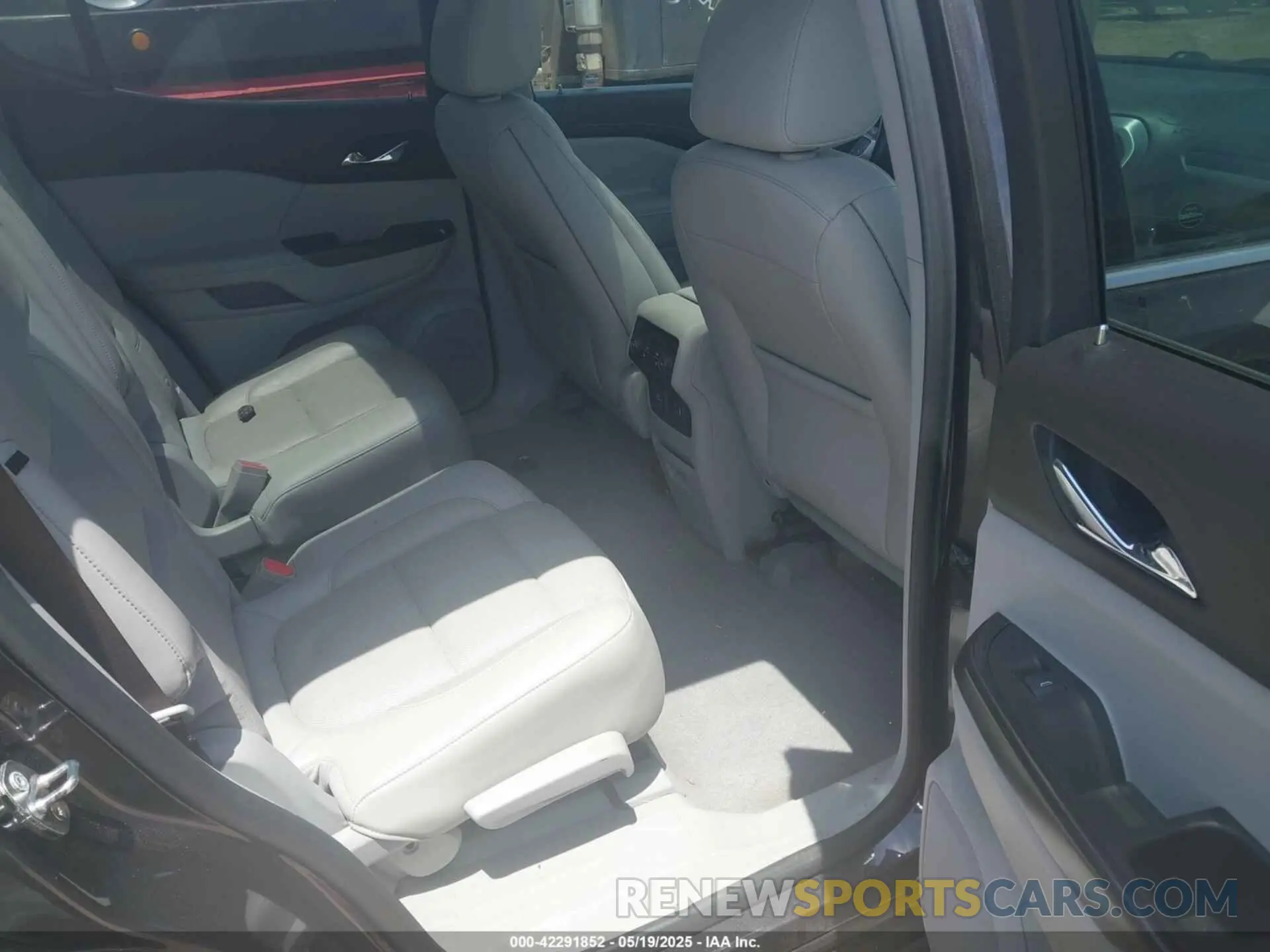 8 Фотография поврежденного автомобиля 1GKKNWLS5KZ139716 GMC ACADIA 2019