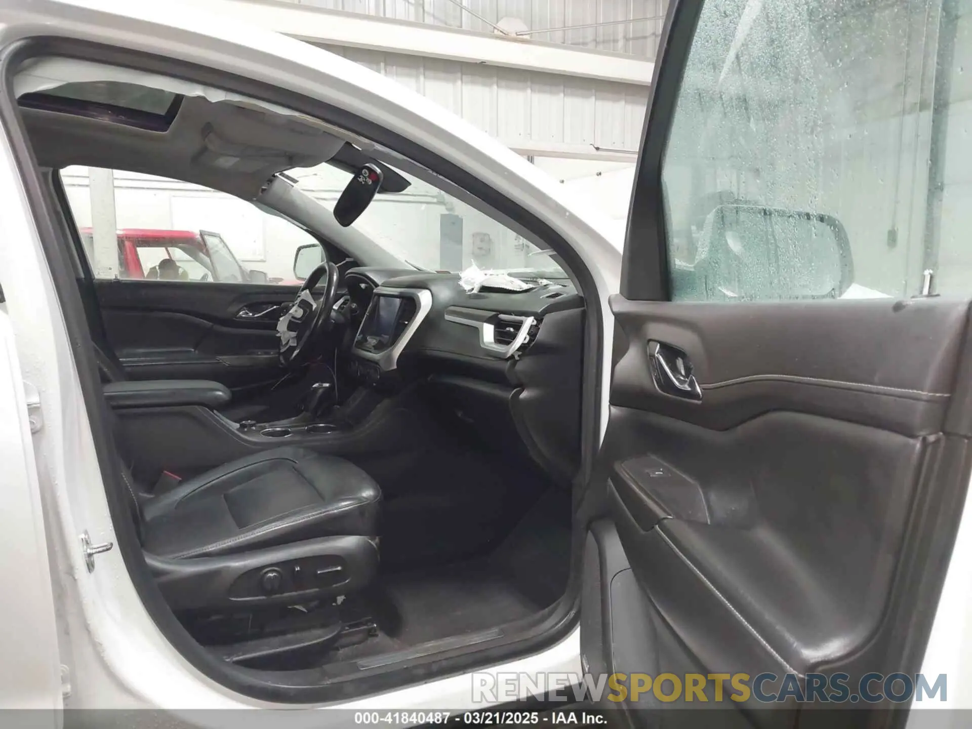 5 Photograph of a damaged car 1GKKNWLS6KZ161319 GMC ACADIA 2019