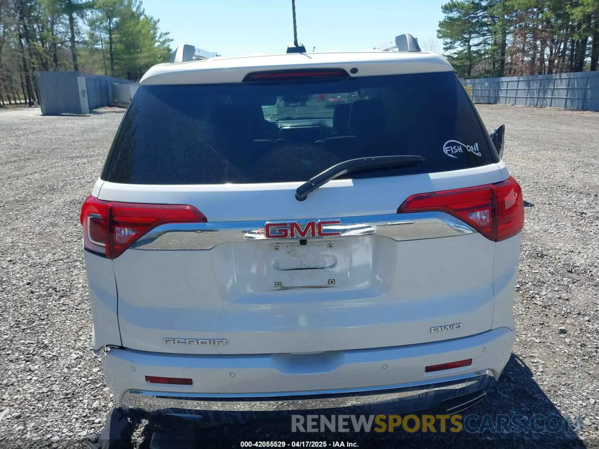 15 Photograph of a damaged car 1GKKNXLS4KZ114232 GMC ACADIA 2019