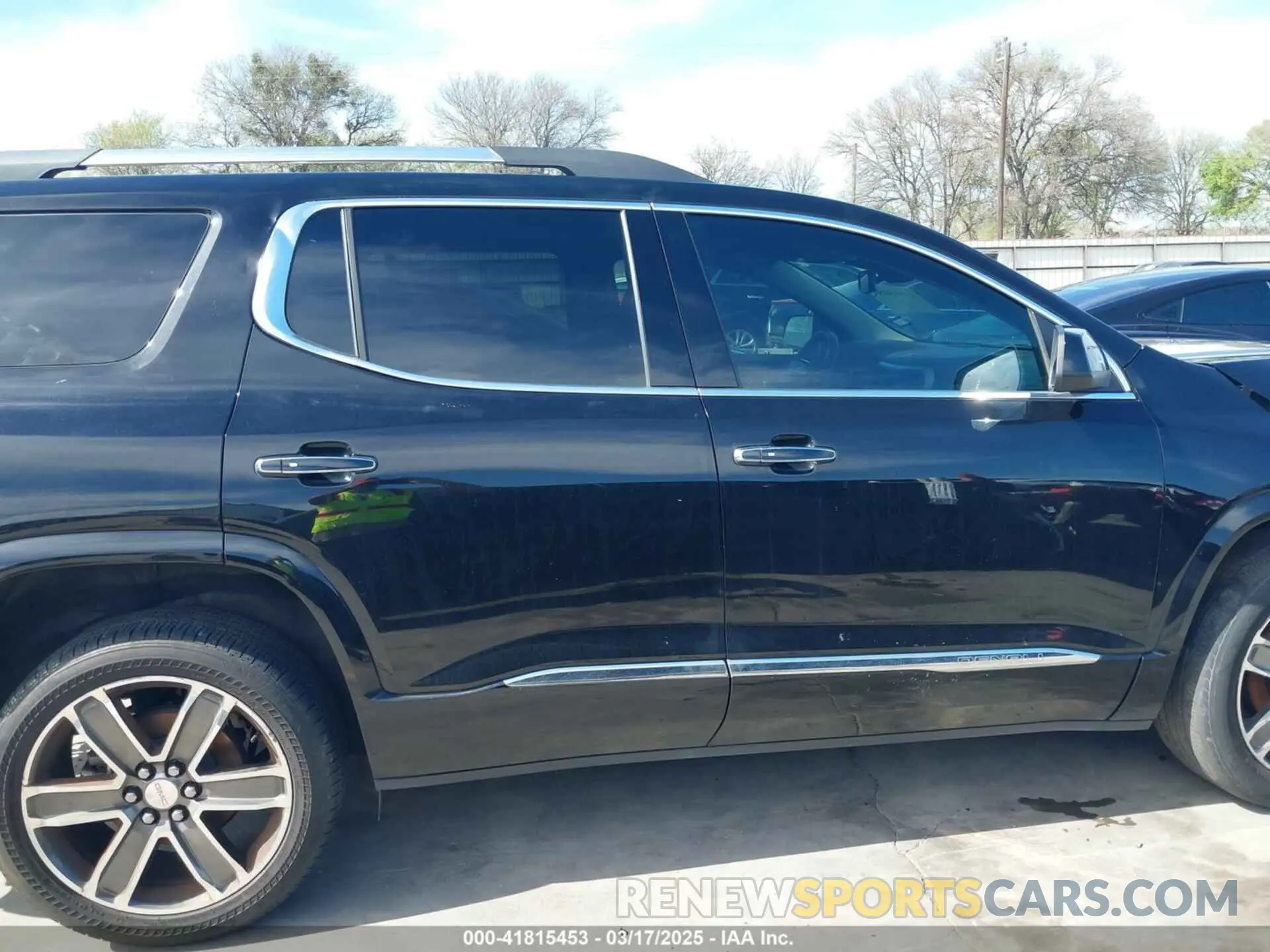 14 Photograph of a damaged car 1GKKNXLS7KZ162548 GMC ACADIA 2019