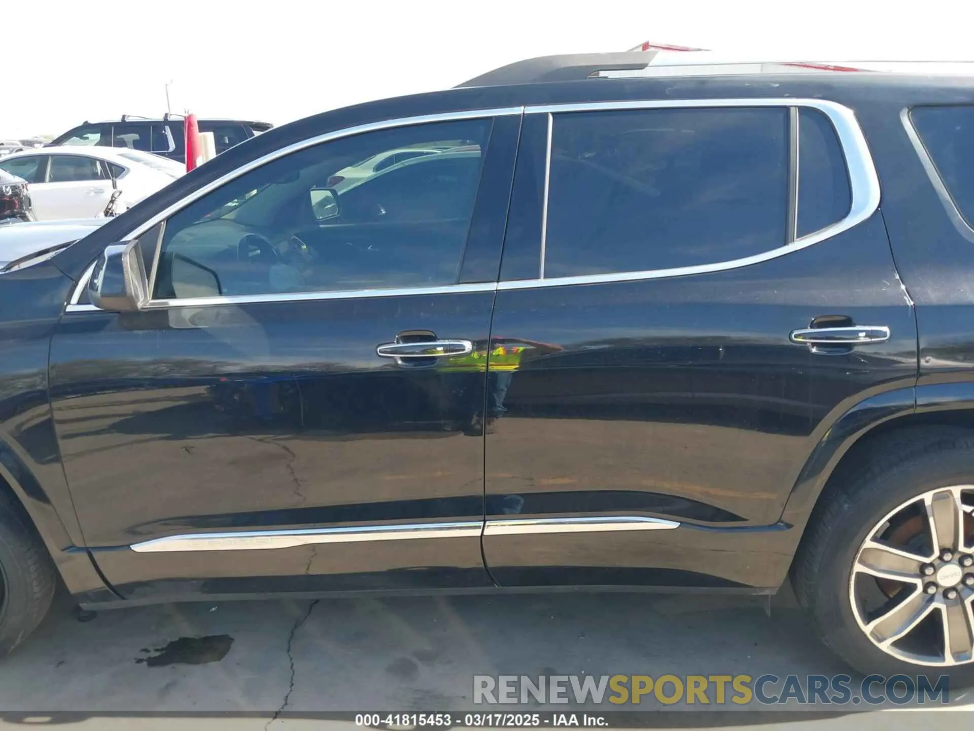 15 Photograph of a damaged car 1GKKNXLS7KZ162548 GMC ACADIA 2019