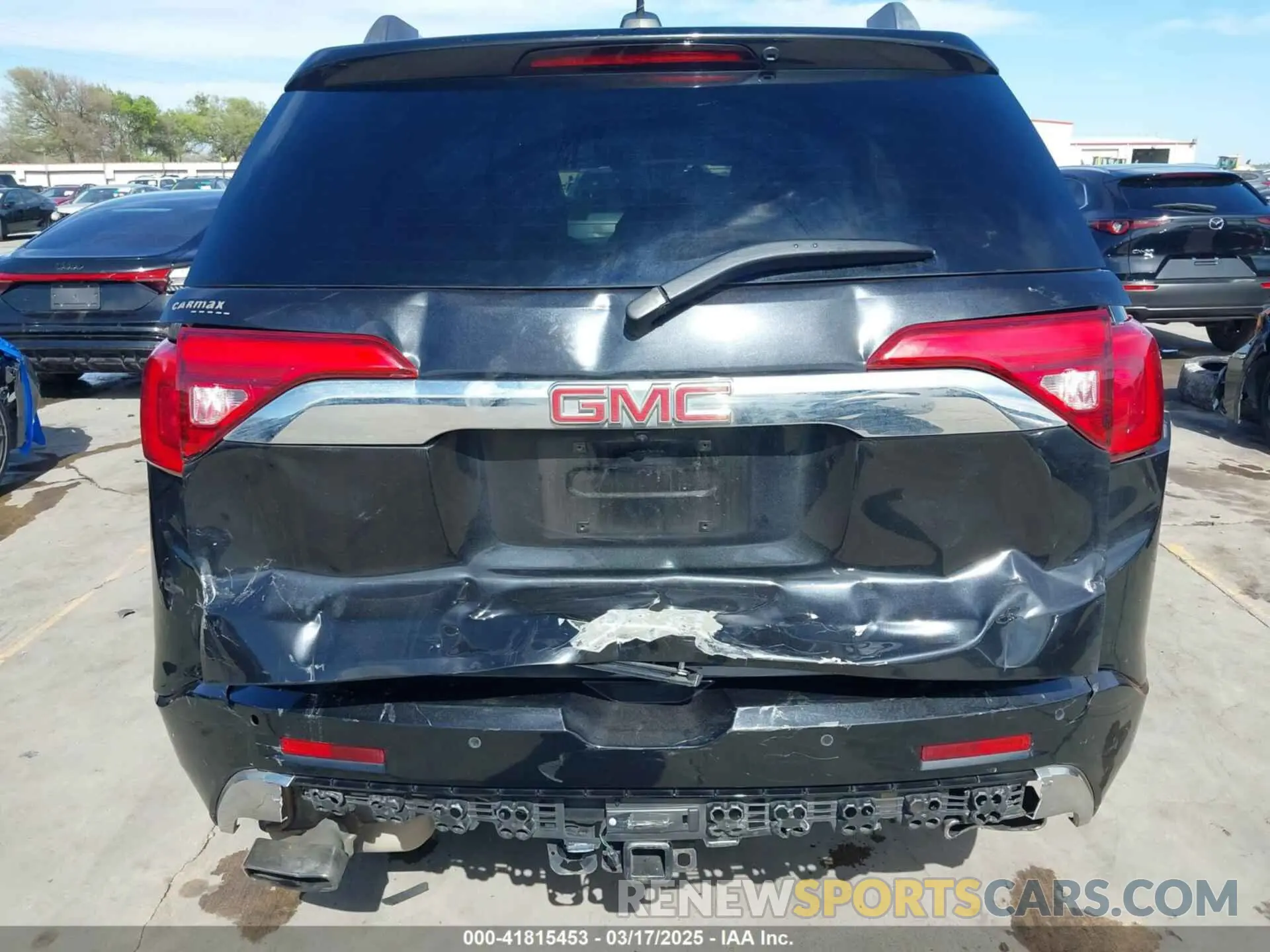 17 Photograph of a damaged car 1GKKNXLS7KZ162548 GMC ACADIA 2019