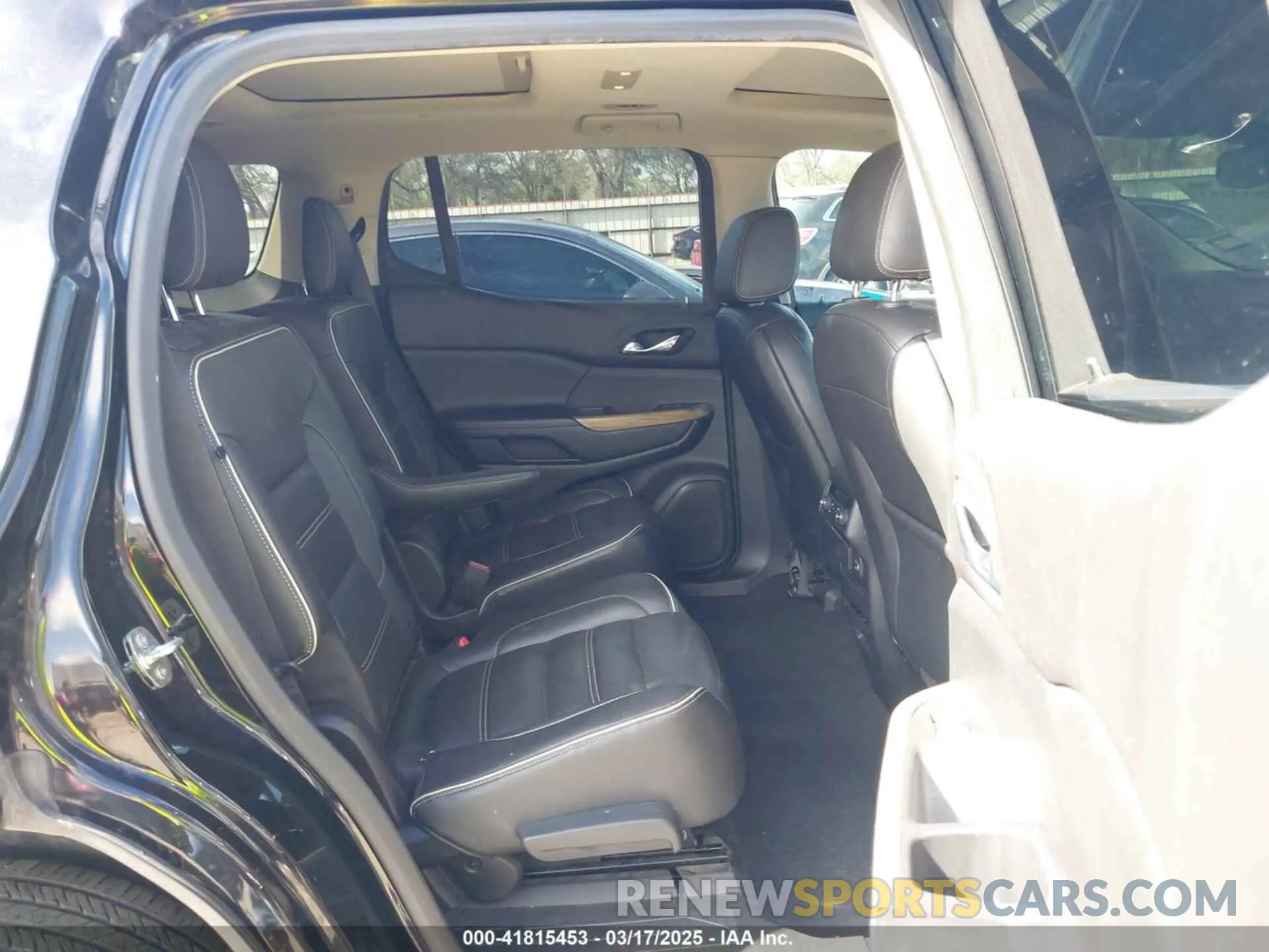 8 Photograph of a damaged car 1GKKNXLS7KZ162548 GMC ACADIA 2019