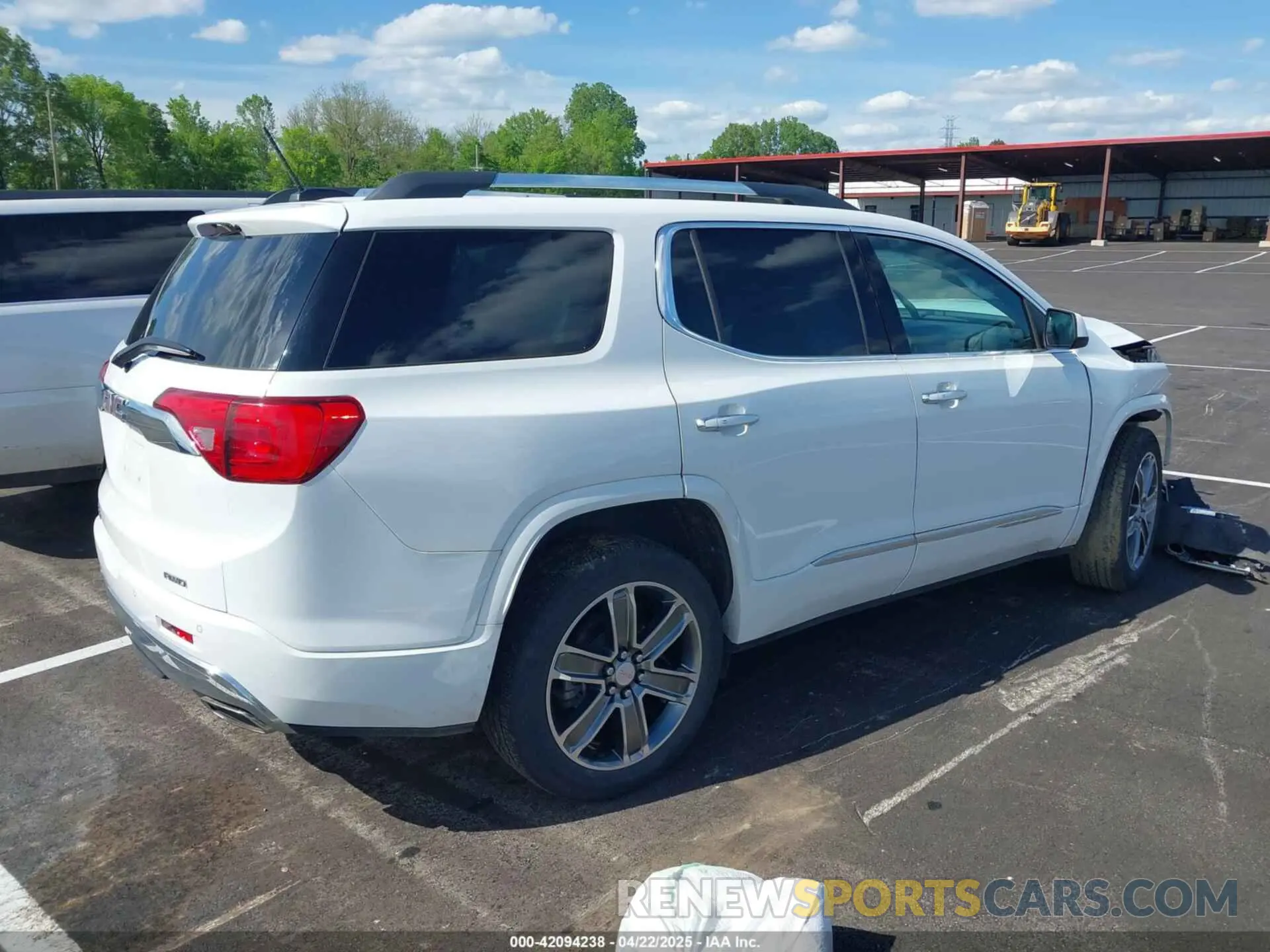 4 Photograph of a damaged car 1GKKNXLSXKZ238084 GMC ACADIA 2019
