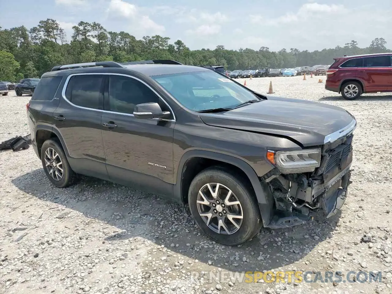 4 Photograph of a damaged car 1GKKNKLA1LZ132604 GMC ACADIA 2020