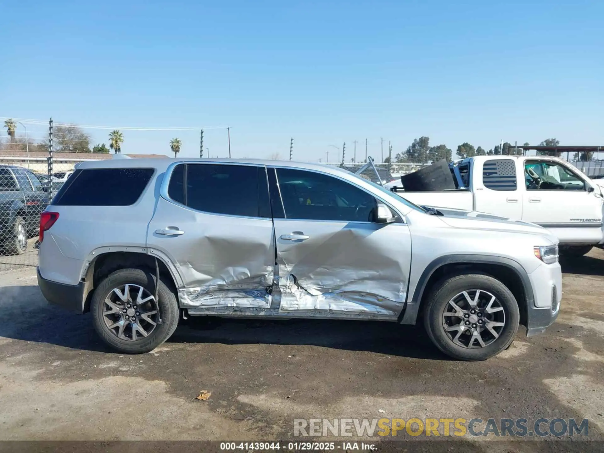 13 Photograph of a damaged car 1GKKNKLA2LZ198417 GMC ACADIA 2020