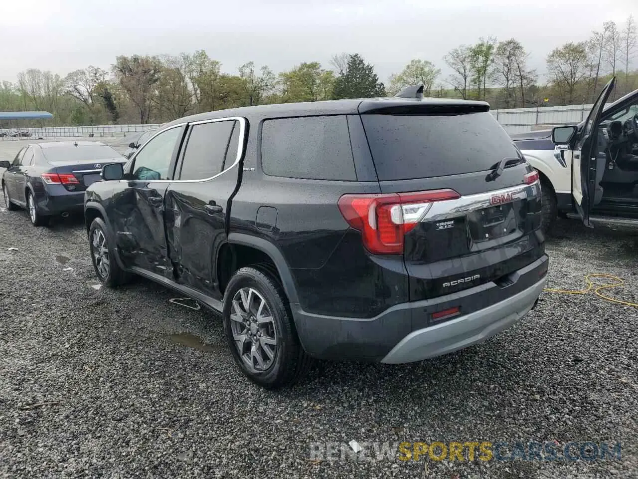2 Photograph of a damaged car 1GKKNKLA2LZ199261 GMC ACADIA 2020