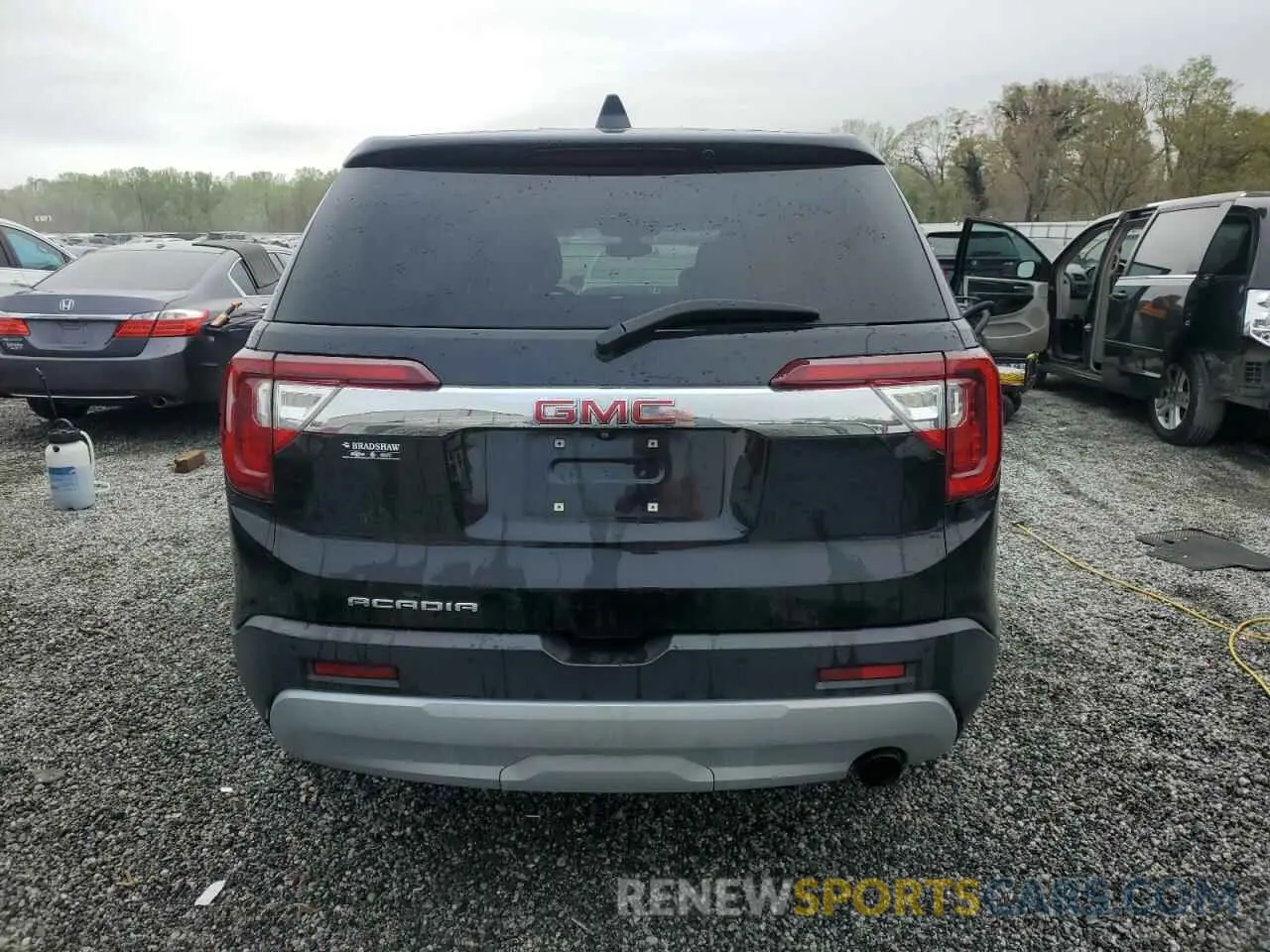 6 Photograph of a damaged car 1GKKNKLA2LZ199261 GMC ACADIA 2020