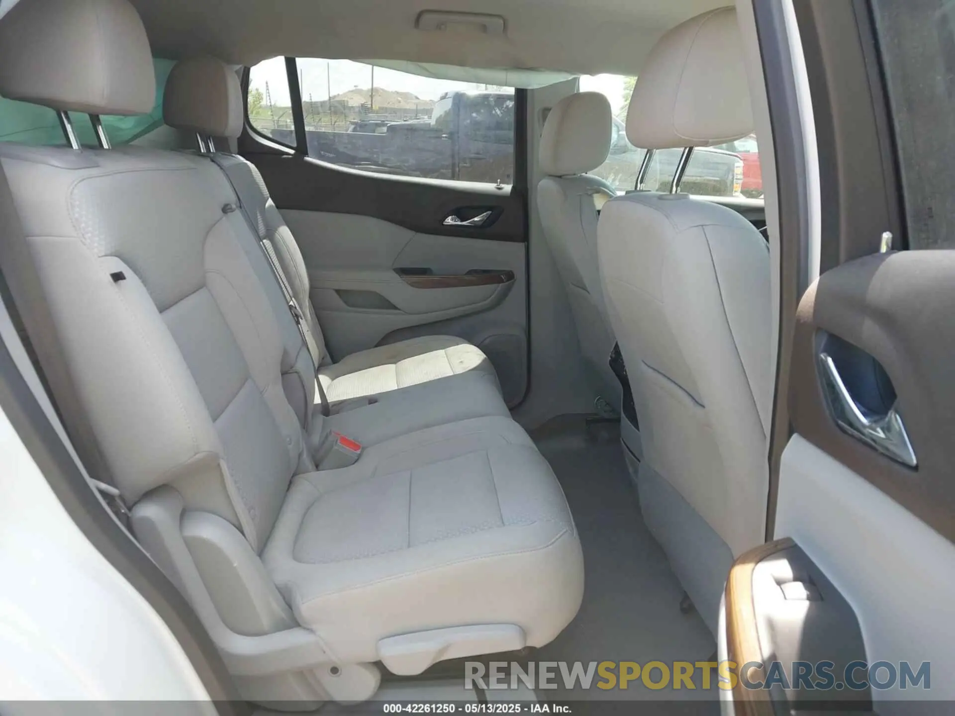 8 Фотография поврежденного автомобиля 1GKKNKLA4LZ164964 GMC ACADIA 2020