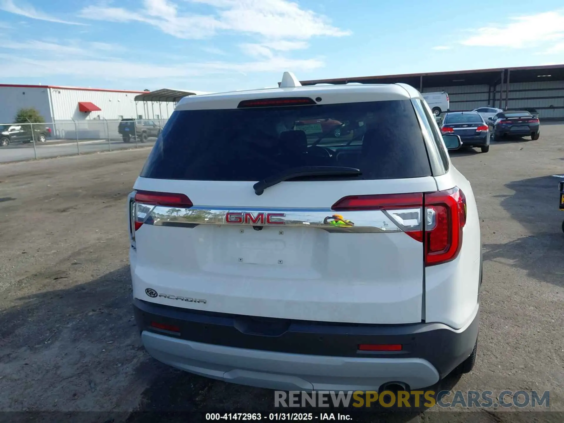 15 Photograph of a damaged car 1GKKNKLA5LZ112128 GMC ACADIA 2020