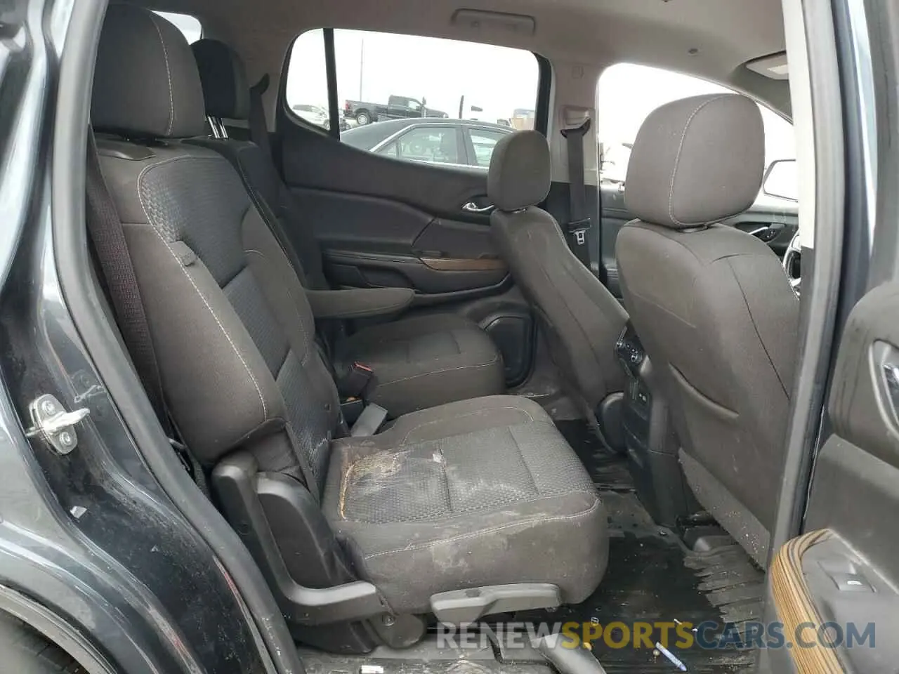 11 Photograph of a damaged car 1GKKNKLA5LZ198363 GMC ACADIA 2020