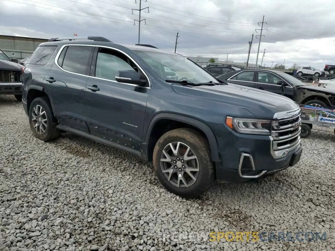 4 Photograph of a damaged car 1GKKNKLA5LZ198363 GMC ACADIA 2020