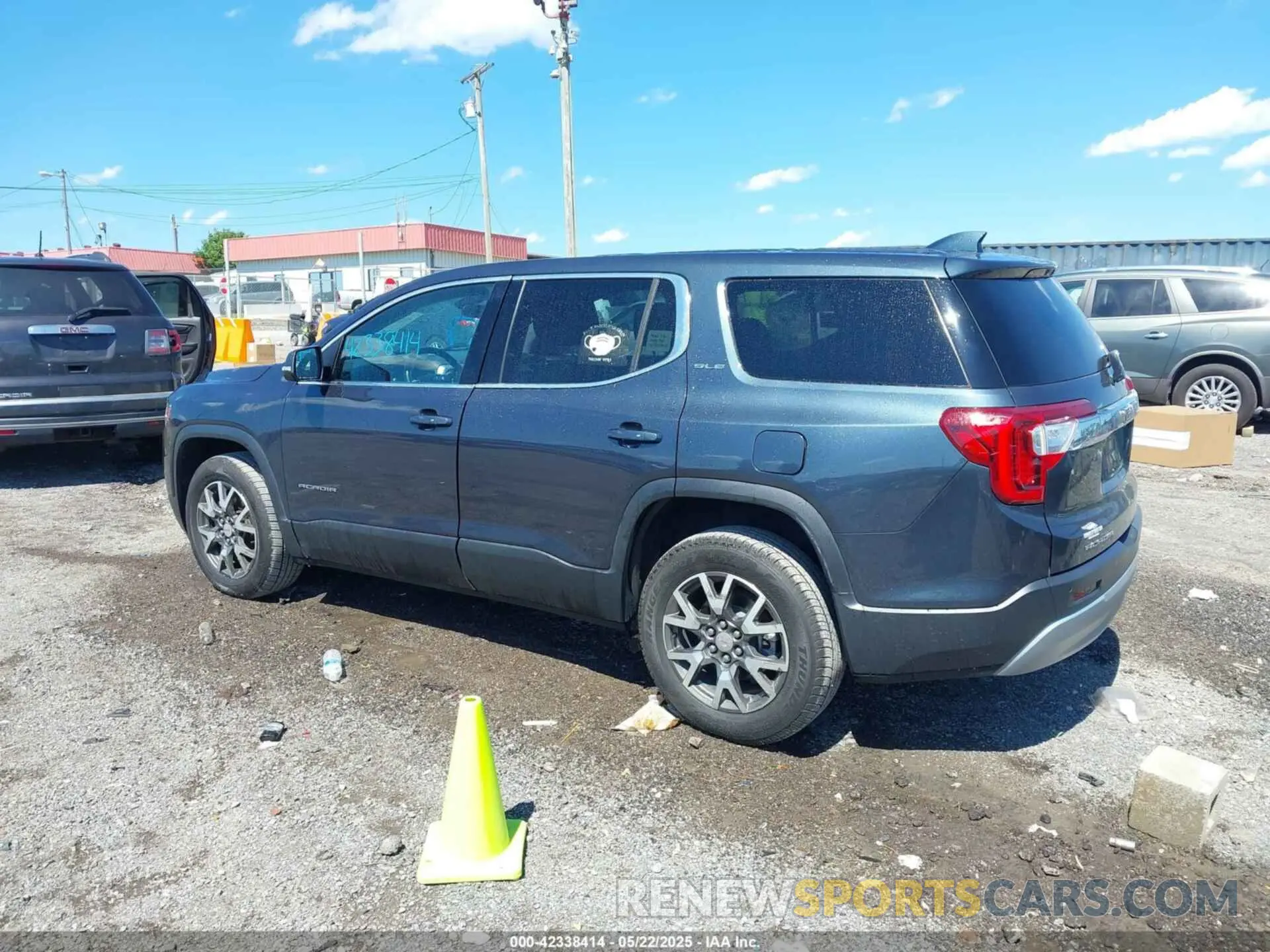 14 Photograph of a damaged car 1GKKNKLA6LZ174220 GMC ACADIA 2020