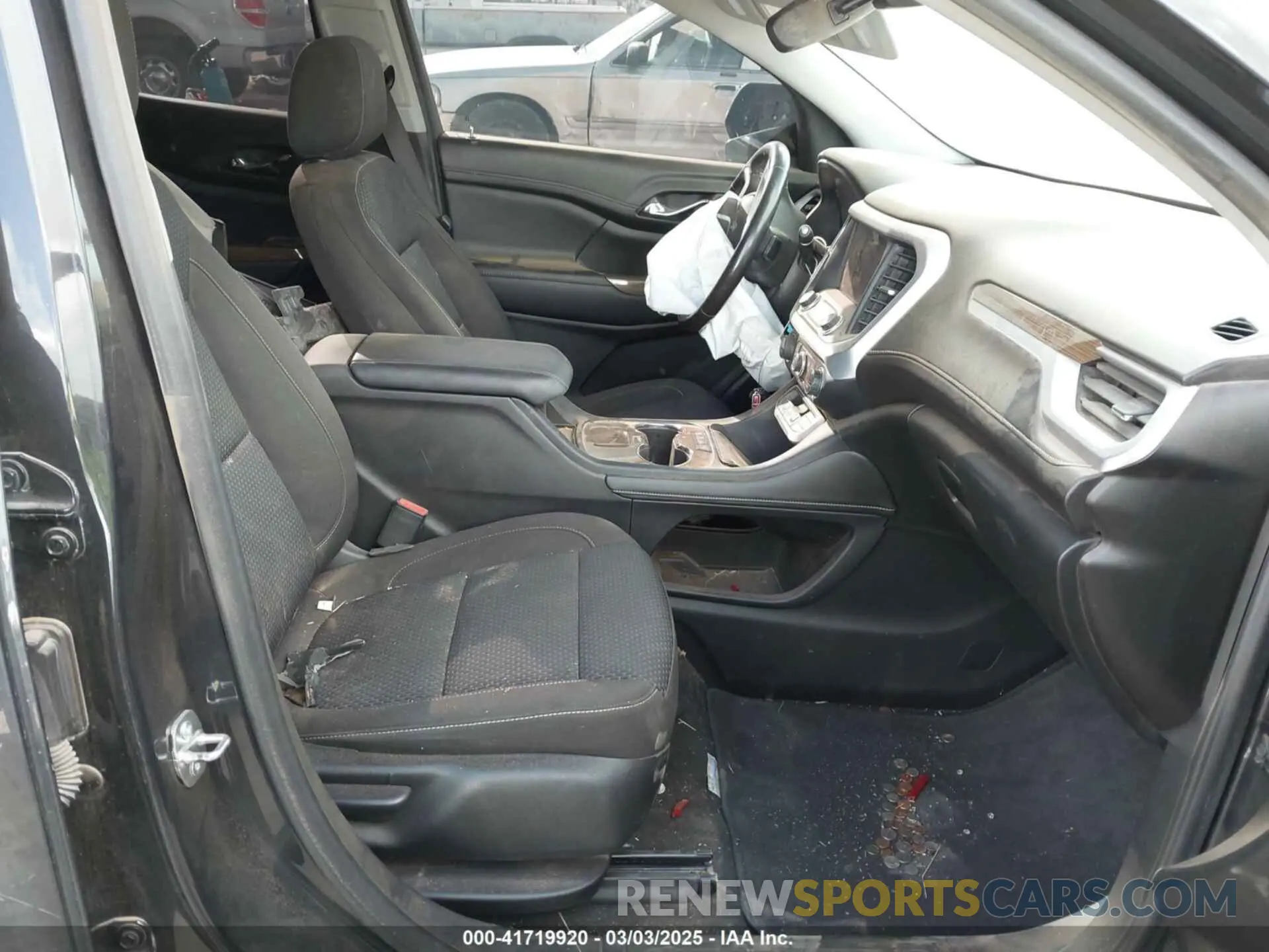 5 Photograph of a damaged car 1GKKNKLA7LZ223893 GMC ACADIA 2020
