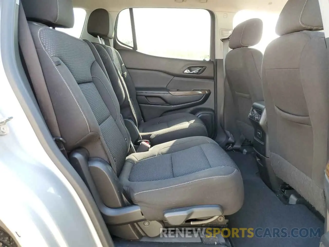 11 Photograph of a damaged car 1GKKNKLA8LZ208318 GMC ACADIA 2020