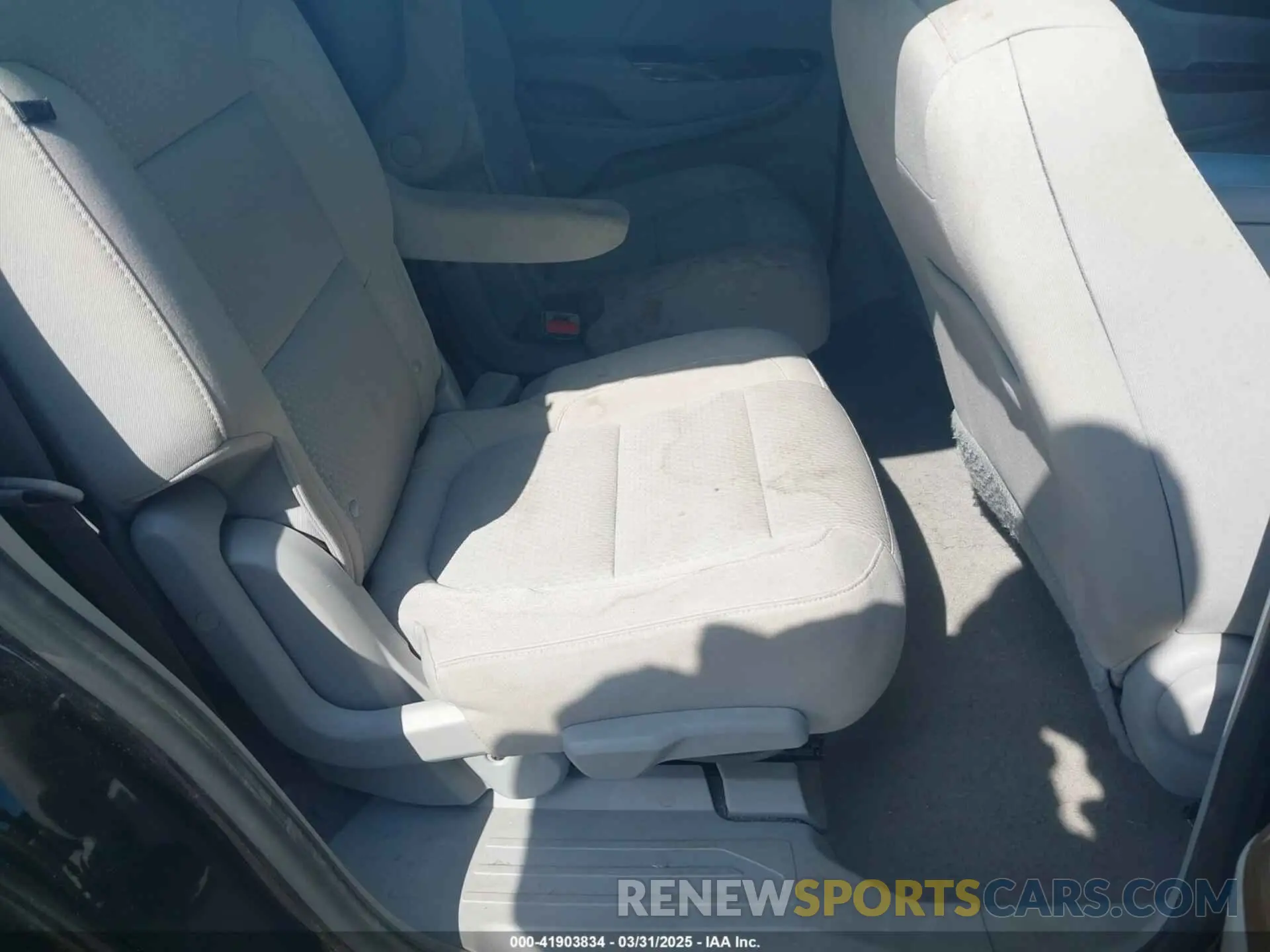 8 Фотография поврежденного автомобиля 1GKKNKLAXLZ210734 GMC ACADIA 2020