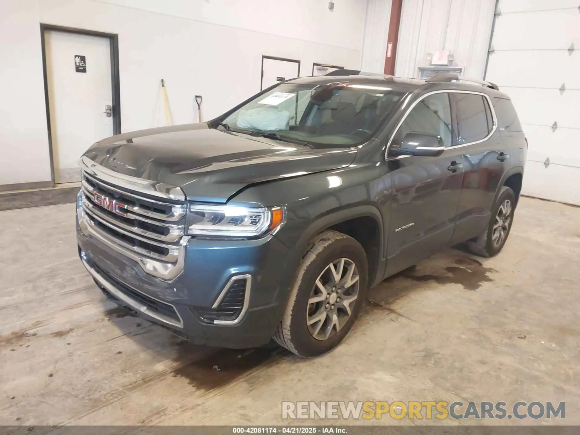 2 Photograph of a damaged car 1GKKNKLS2LZ109910 GMC ACADIA 2020