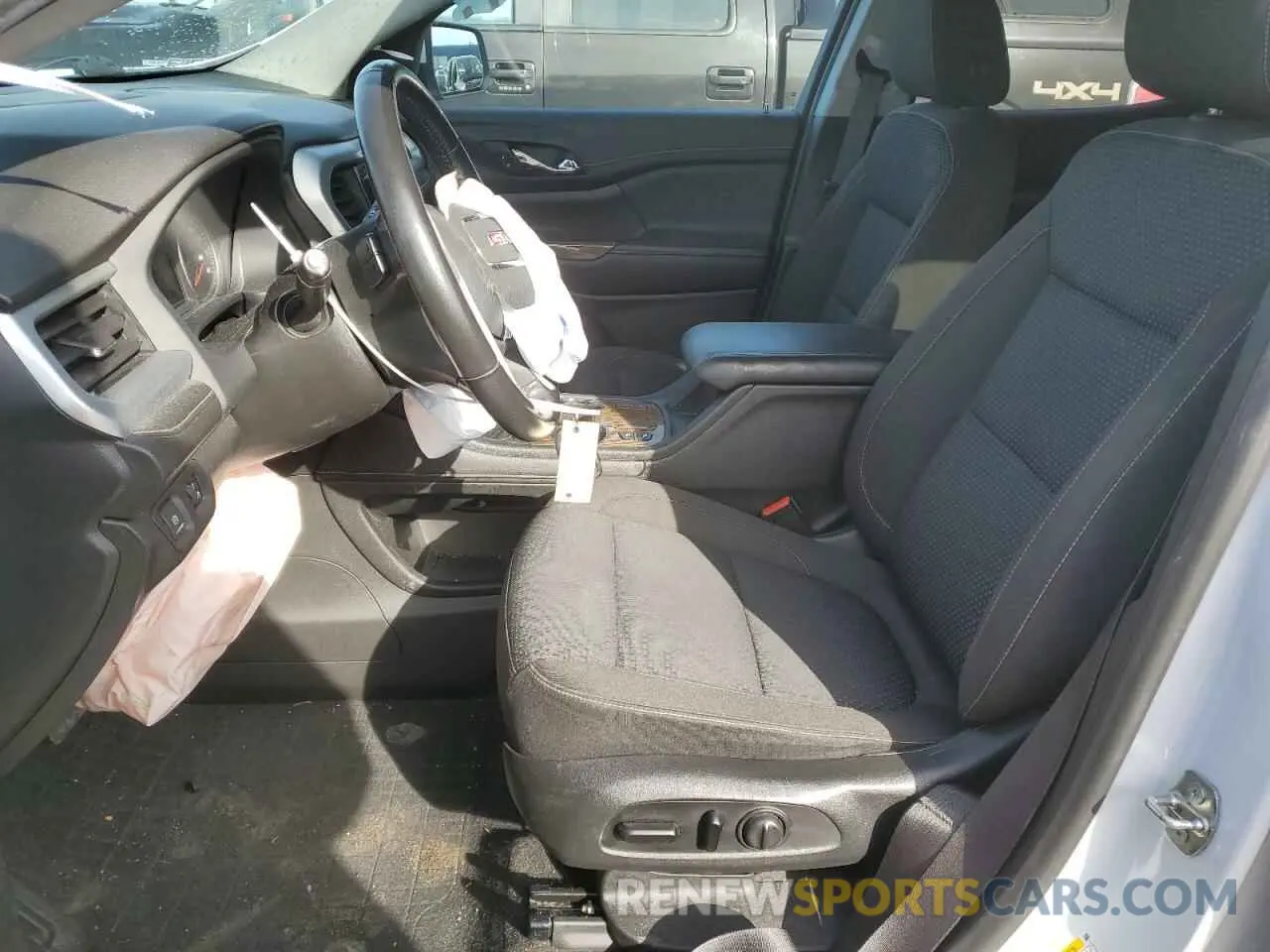7 Photograph of a damaged car 1GKKNKLS2LZ176202 GMC ACADIA 2020