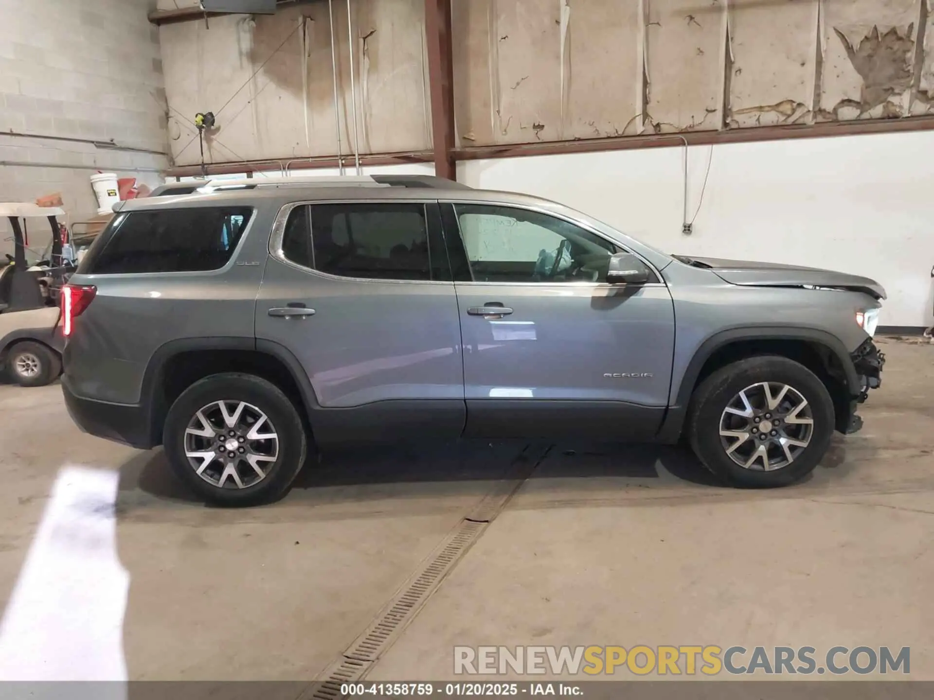 14 Photograph of a damaged car 1GKKNKLSXLZ201556 GMC ACADIA 2020