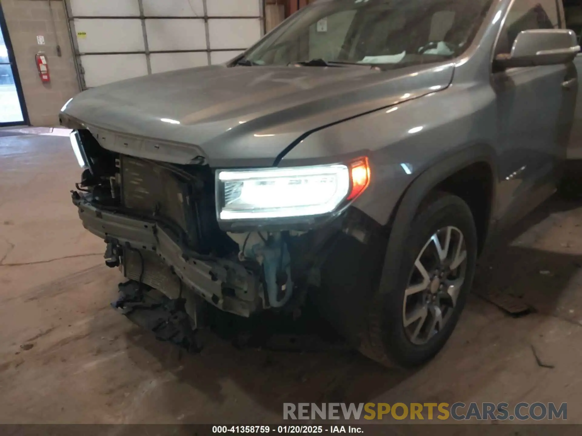 6 Photograph of a damaged car 1GKKNKLSXLZ201556 GMC ACADIA 2020