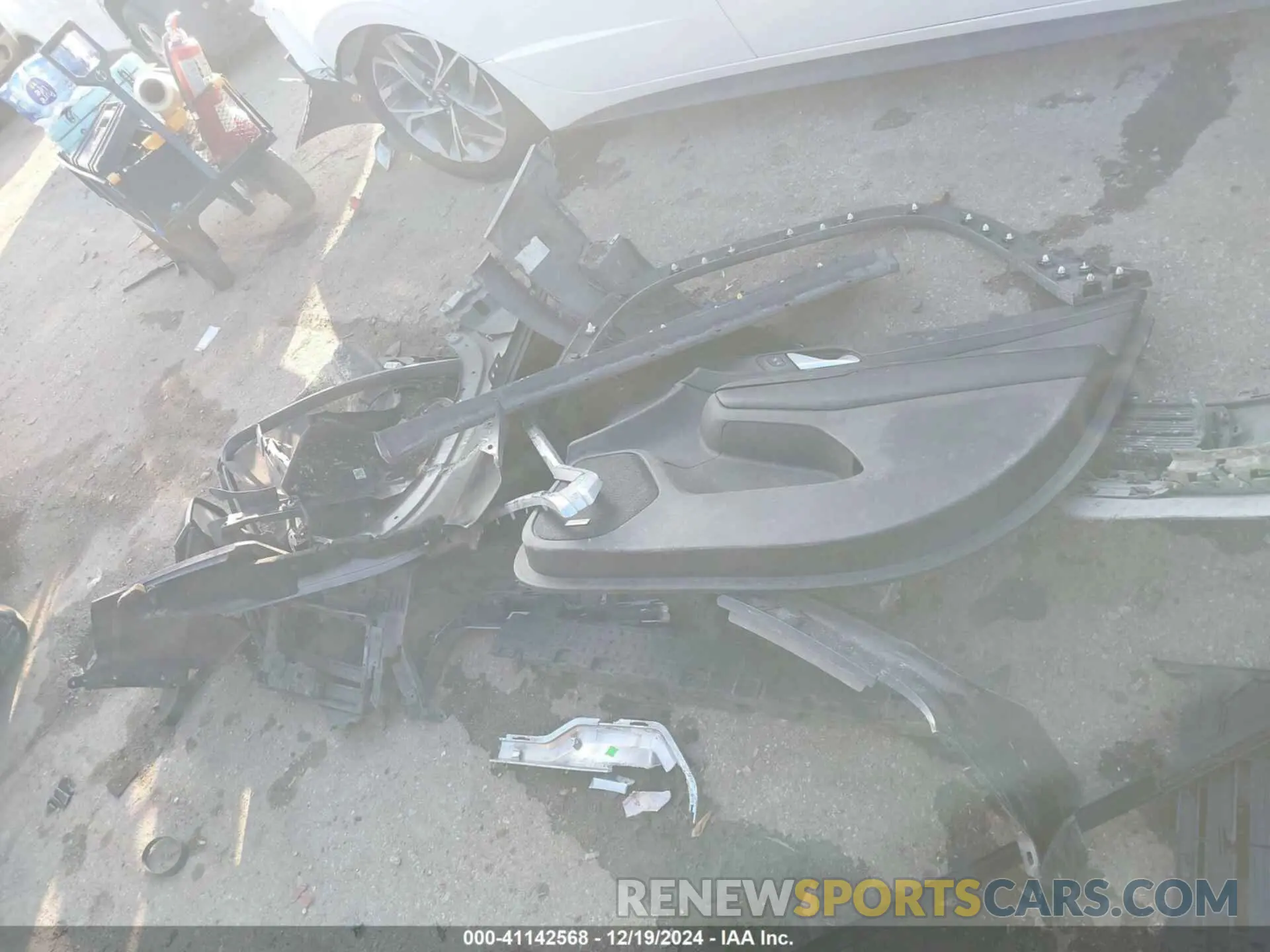 12 Photograph of a damaged car 1GKKNML40LZ202065 GMC ACADIA 2020
