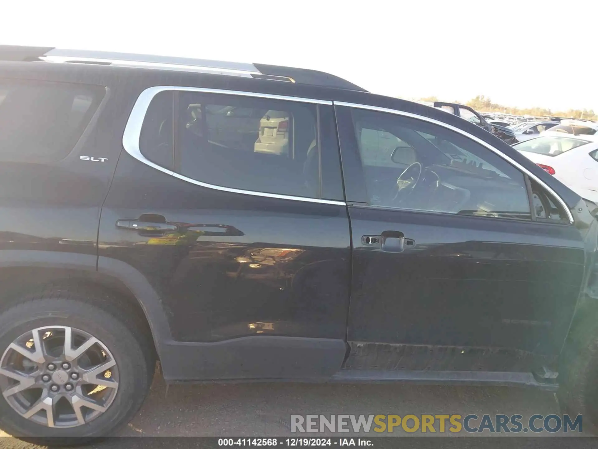 14 Photograph of a damaged car 1GKKNML40LZ202065 GMC ACADIA 2020