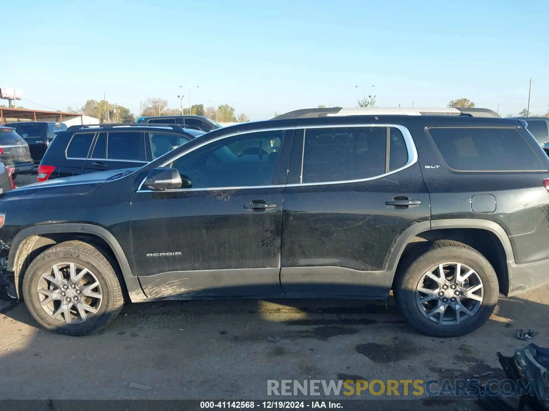 15 Photograph of a damaged car 1GKKNML40LZ202065 GMC ACADIA 2020