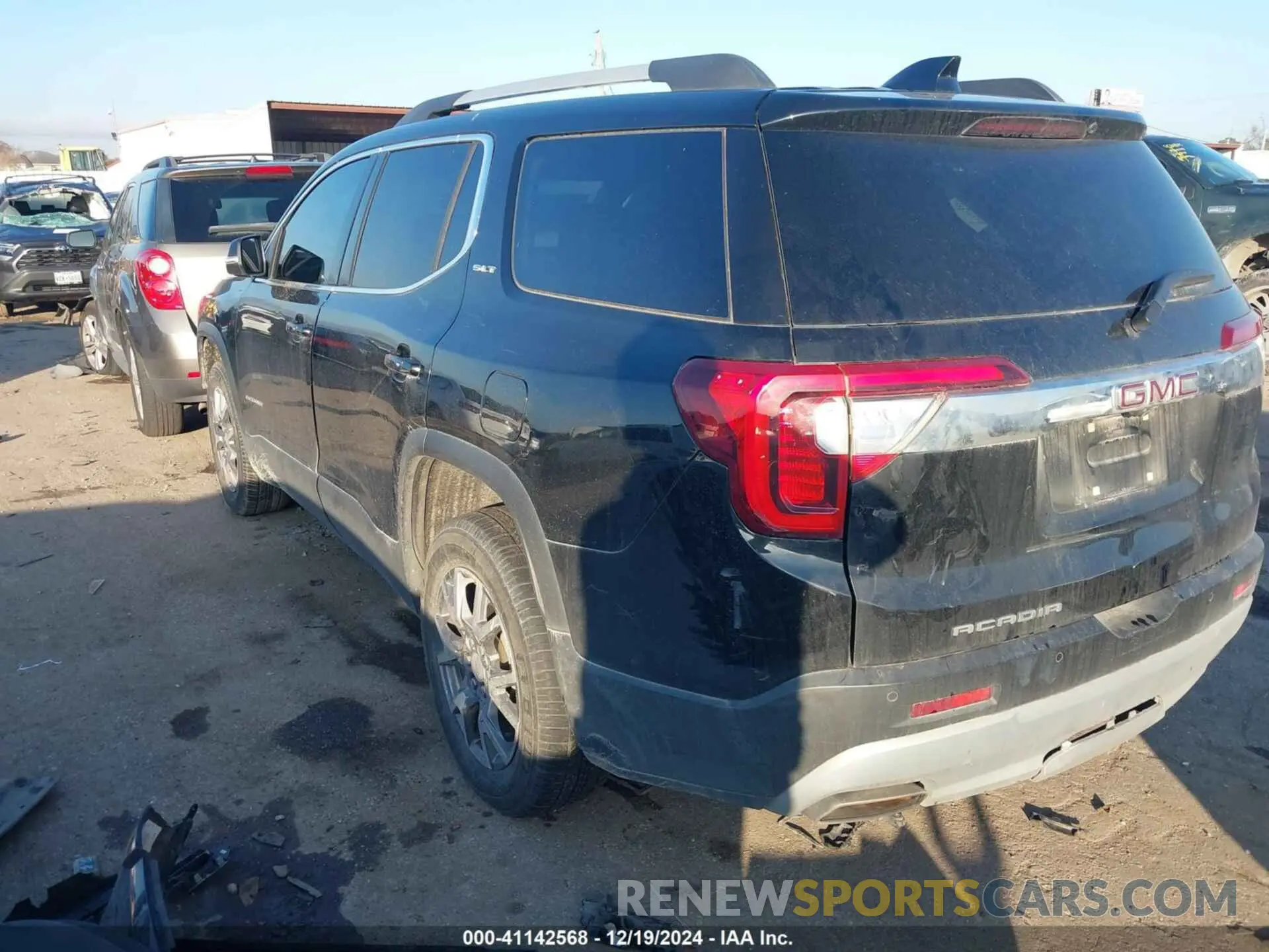 3 Photograph of a damaged car 1GKKNML40LZ202065 GMC ACADIA 2020