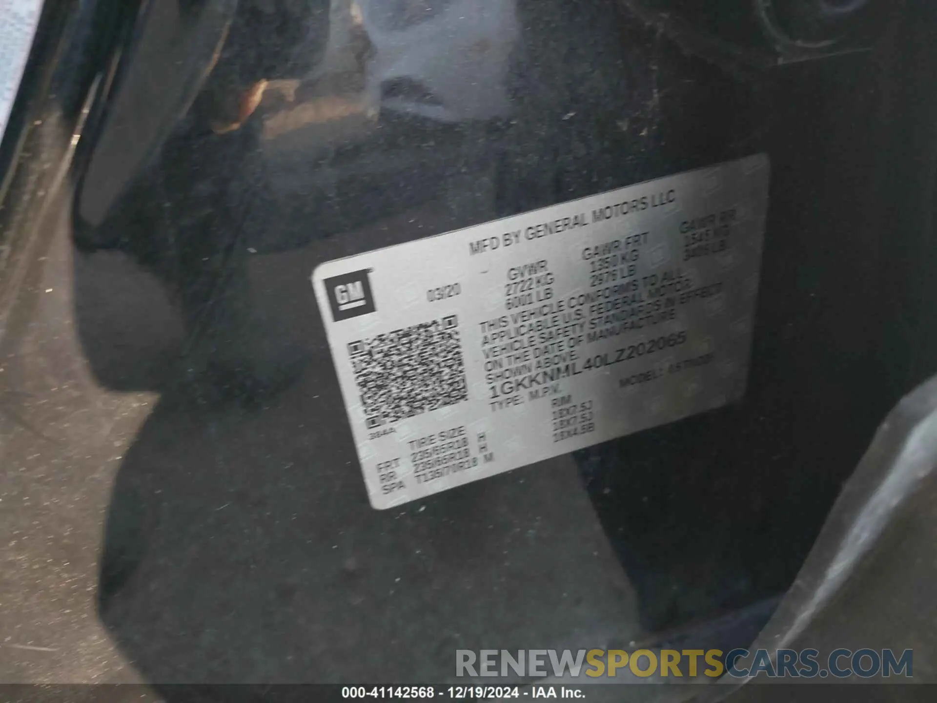 9 Photograph of a damaged car 1GKKNML40LZ202065 GMC ACADIA 2020
