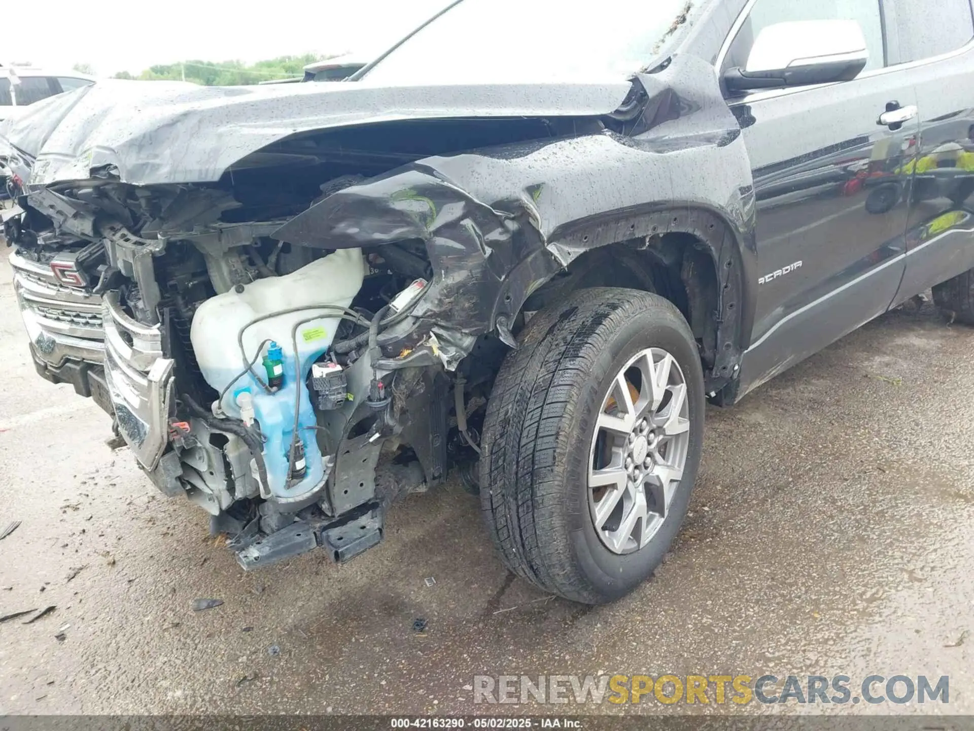 19 Photograph of a damaged car 1GKKNMLS2LZ136651 GMC ACADIA 2020