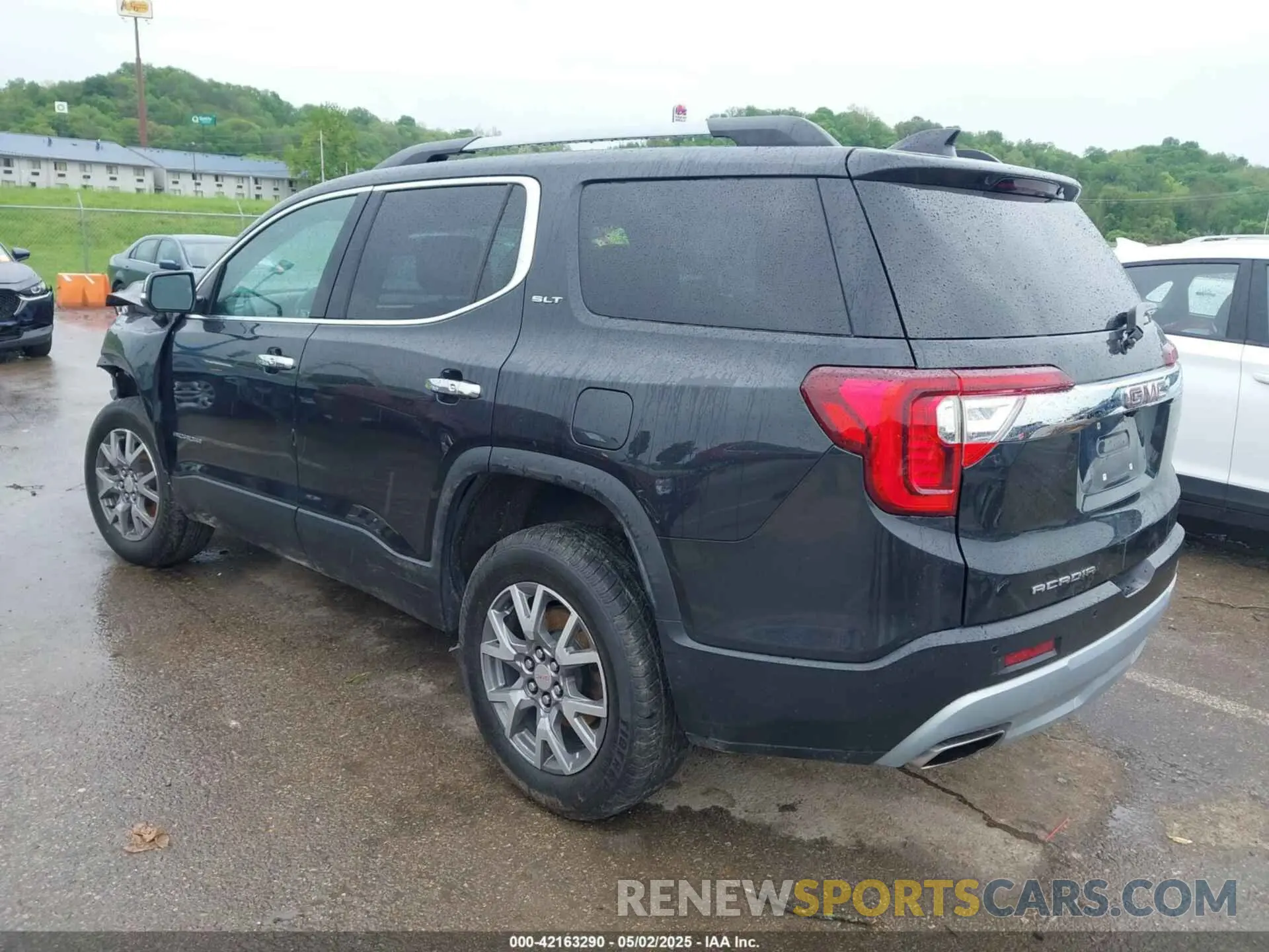 3 Photograph of a damaged car 1GKKNMLS2LZ136651 GMC ACADIA 2020